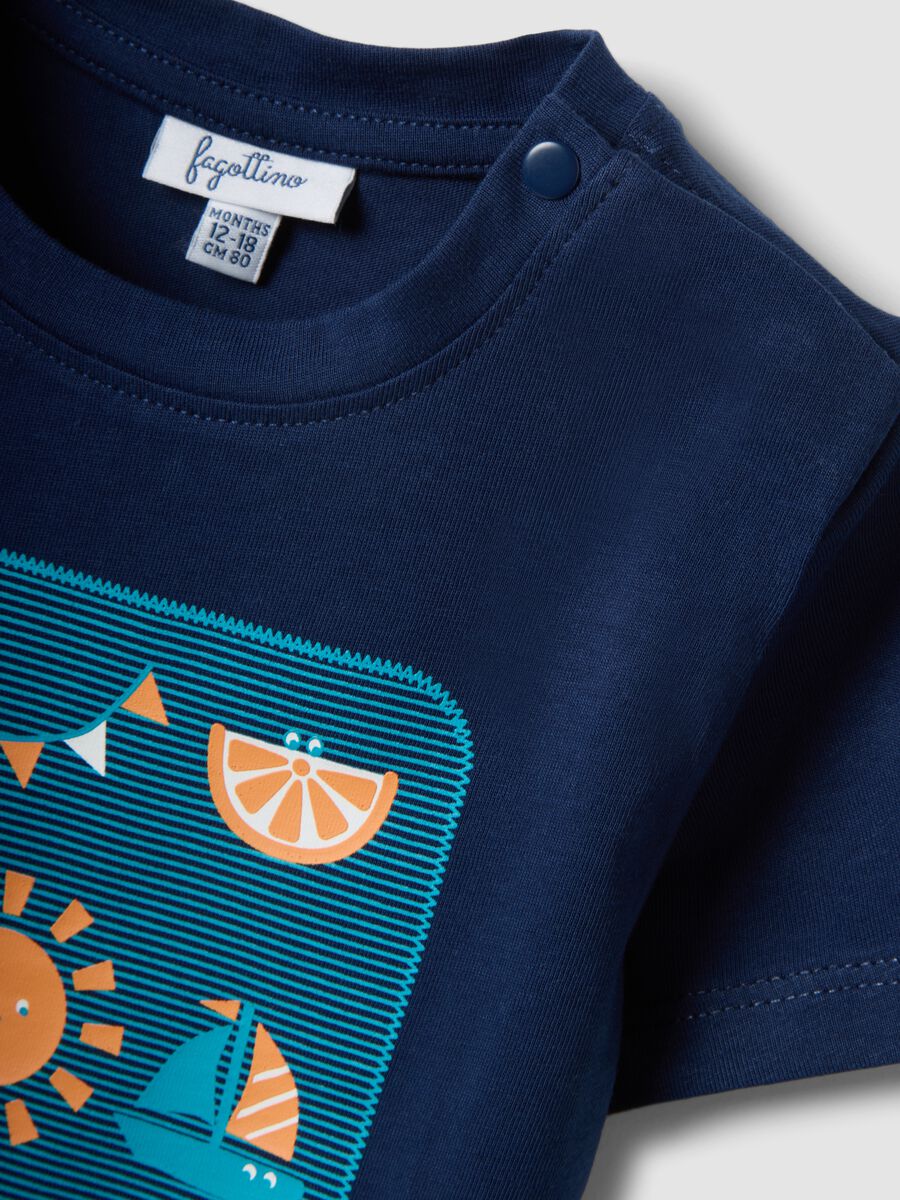 Blaues Regular-Fit T-Shirt f&uuml;r Jungen aus reiner Baumwolle mit maritimem Print_2