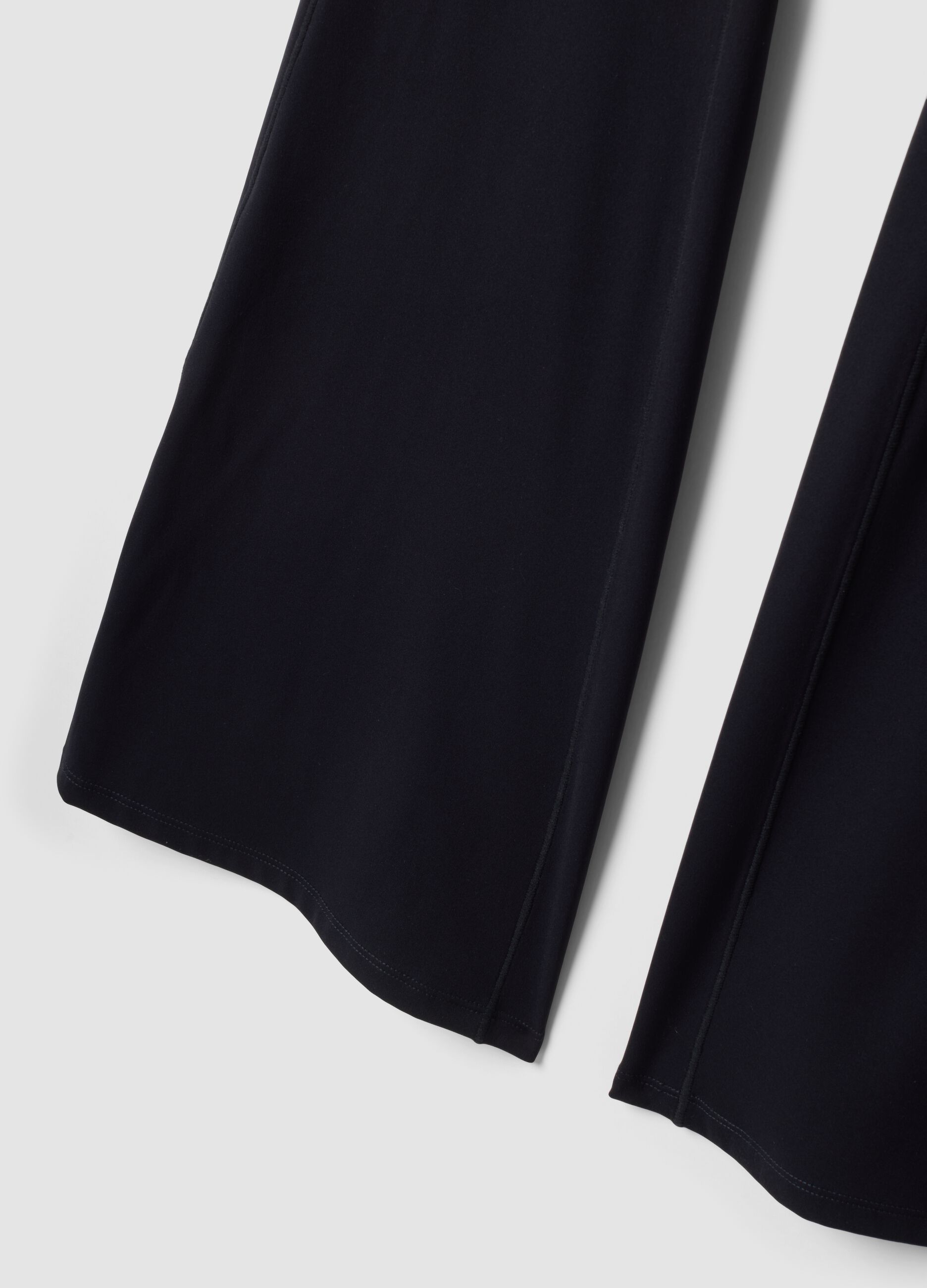 Schwarze Flared-Leggings aus Stretchmaterial &ndash; ALTAVIA STUDIO