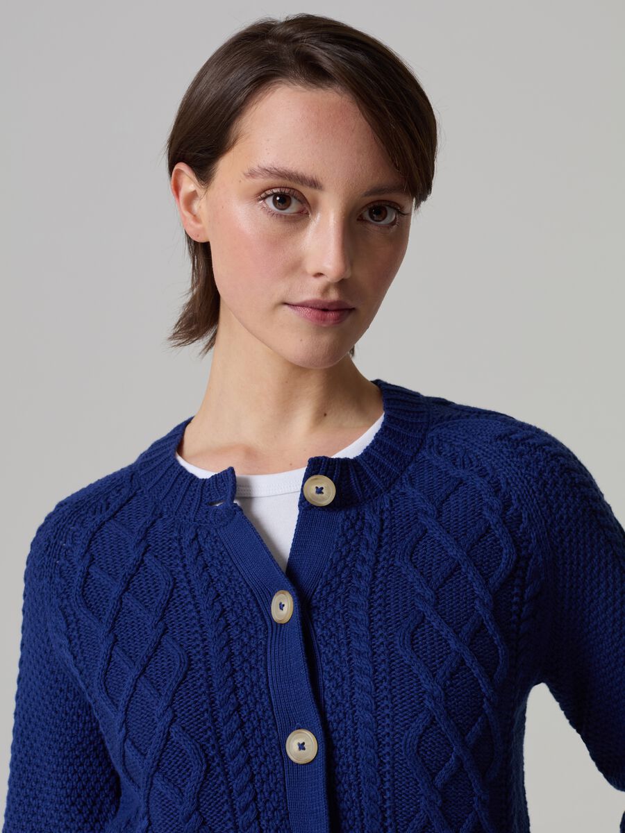 Cable-knit cardigan with diamond motif_0