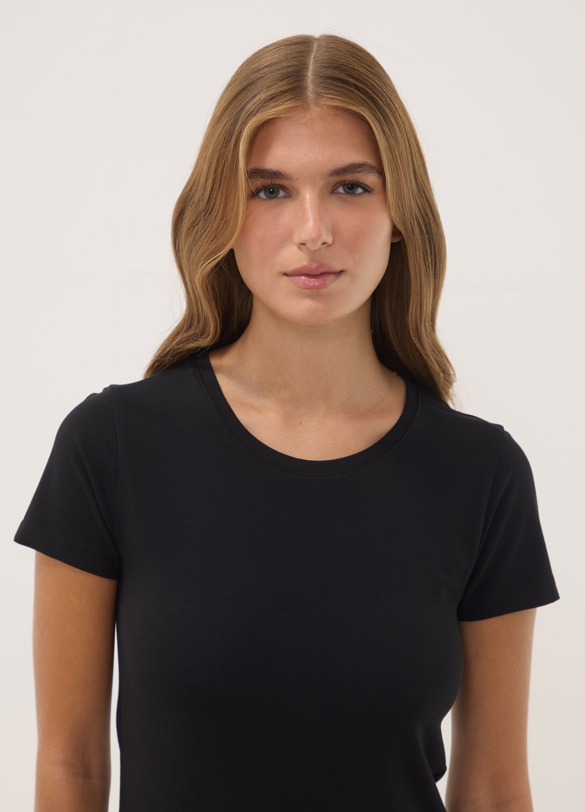 &Mu;&alpha;ύ&rho;&omicron; &kappa;&omicron;&nu;&tau;&omicron;&mu;ά&nu;&iota;&kappa;&omicron; T-shirt &alpha;&pi;ό &epsilon;&lambda;&alpha;&sigma;&tau;&iota;&kappa;ό &omicron;&rho;&gamma;&alpha;&nu;&iota;&kappa;ό &beta;&alpha;&mu;&beta;ά&kappa;&iota; &mu;&epsilon; &sigma;&tau;&rho;&omicron;&gamma;&gamma;&upsilon;&lambda;ή &lambda;&alpha;&iota;&mu;ό&kappa;&omicron;&psi;&eta;