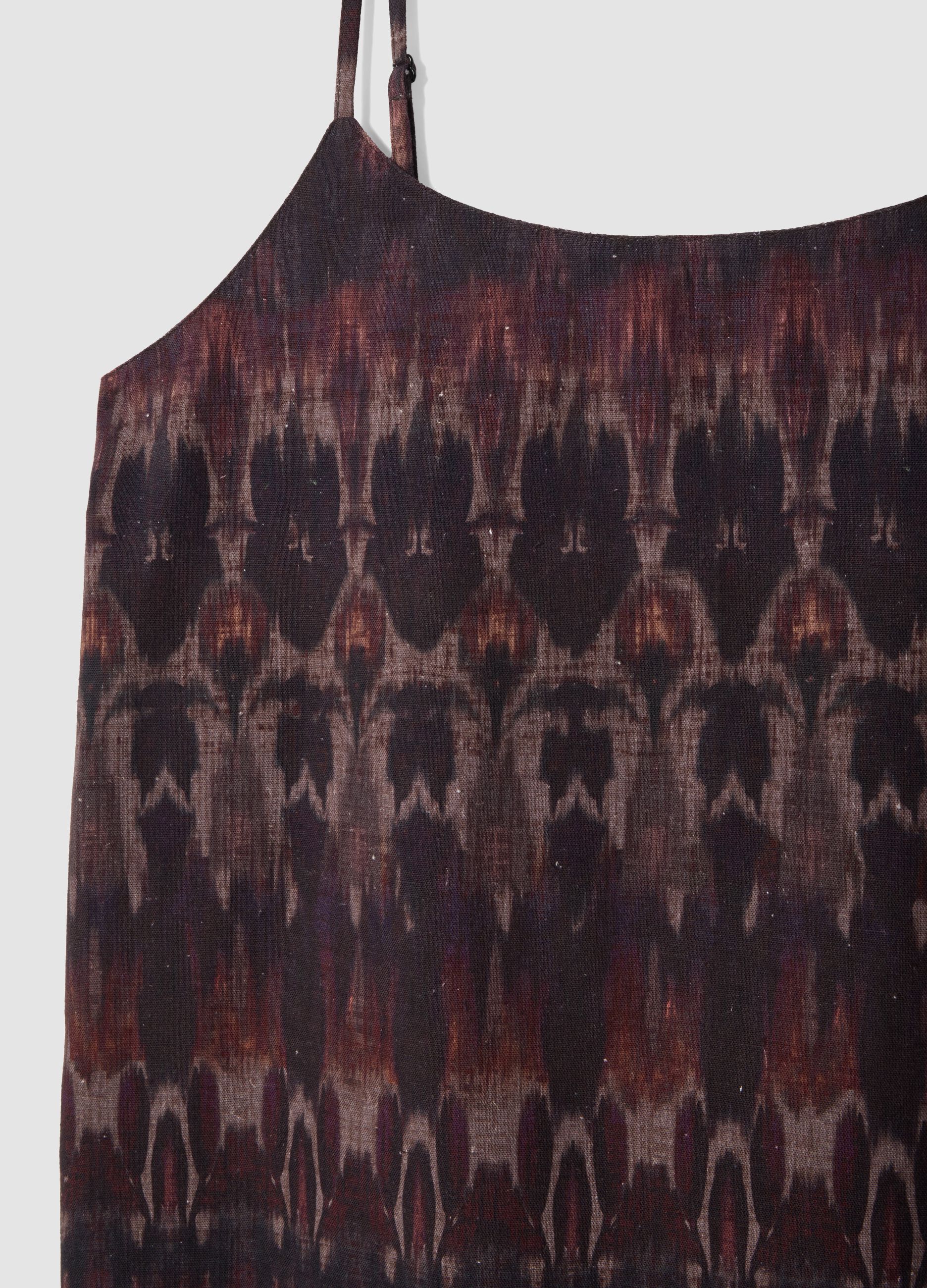 Violettes Kleid aus Baumwoll-Leinen-Mix mit schmalen Tr&auml;gern