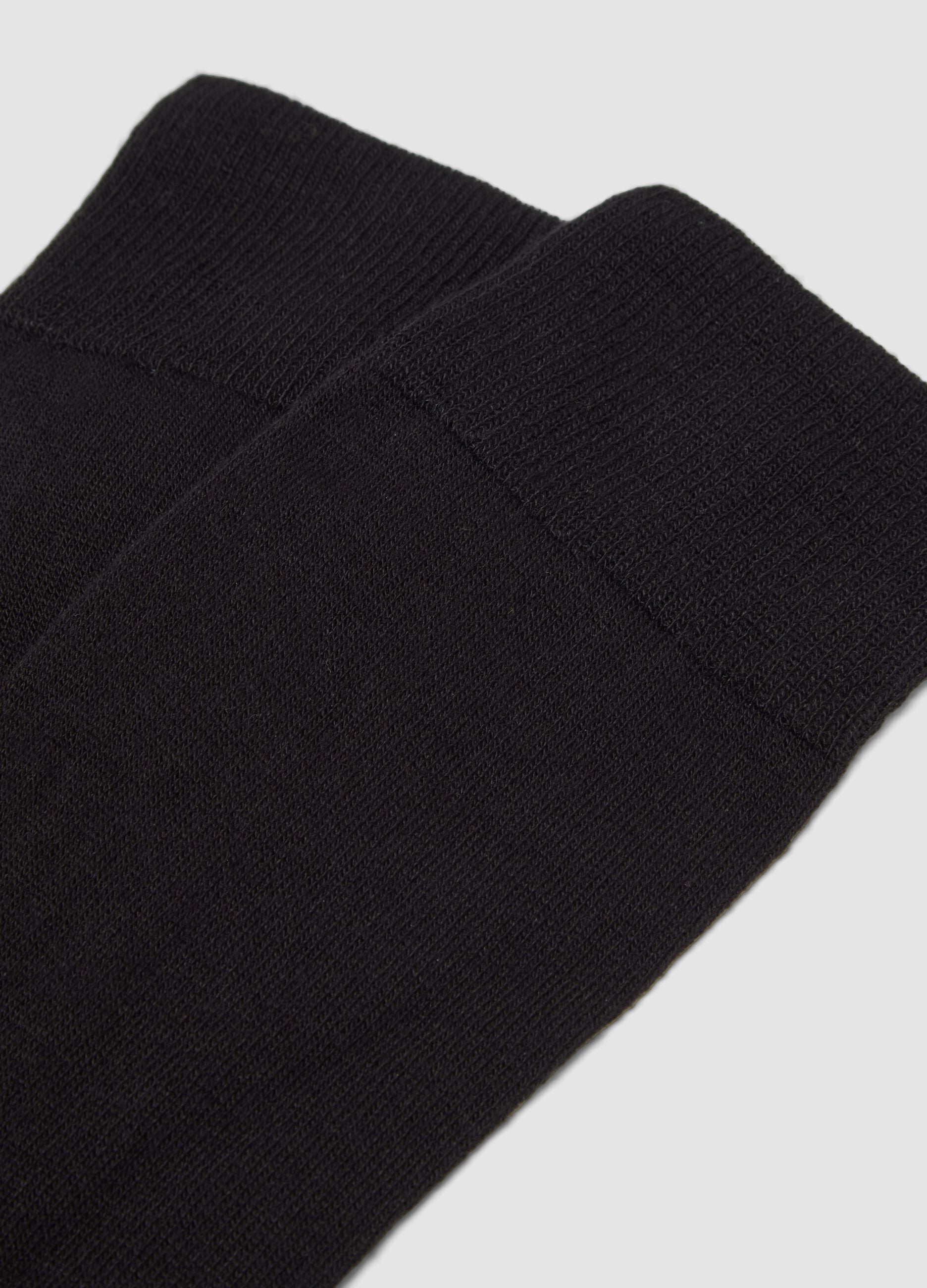 2-pack of black ankle socks in stretch fabric