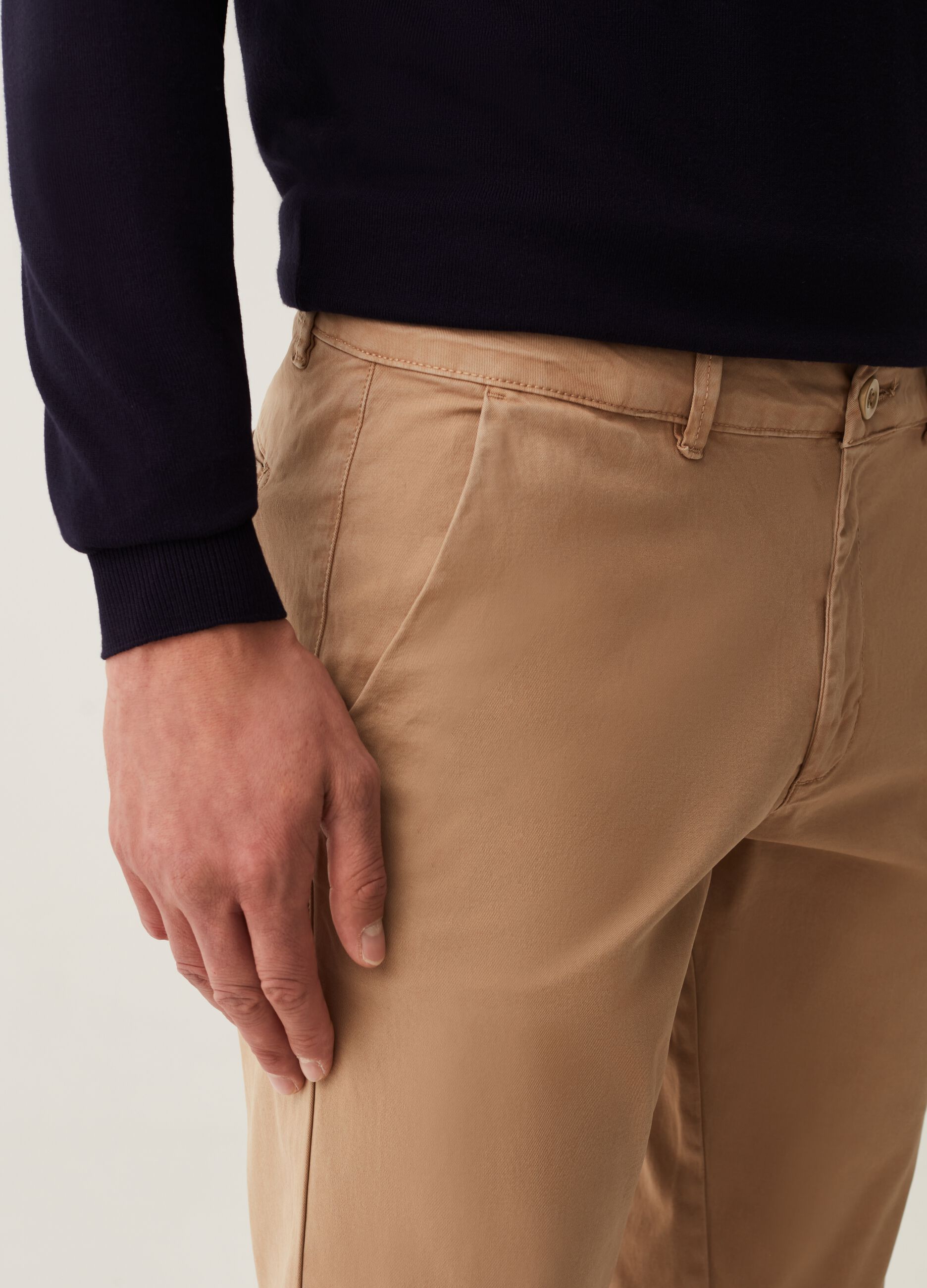 Solid colour stretch cotton chino trousers_3