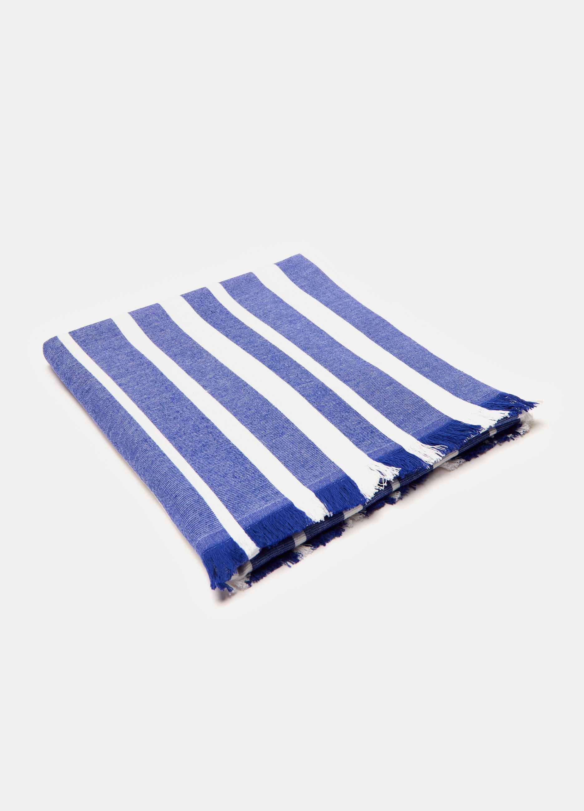 Beach towel with vertical stripes