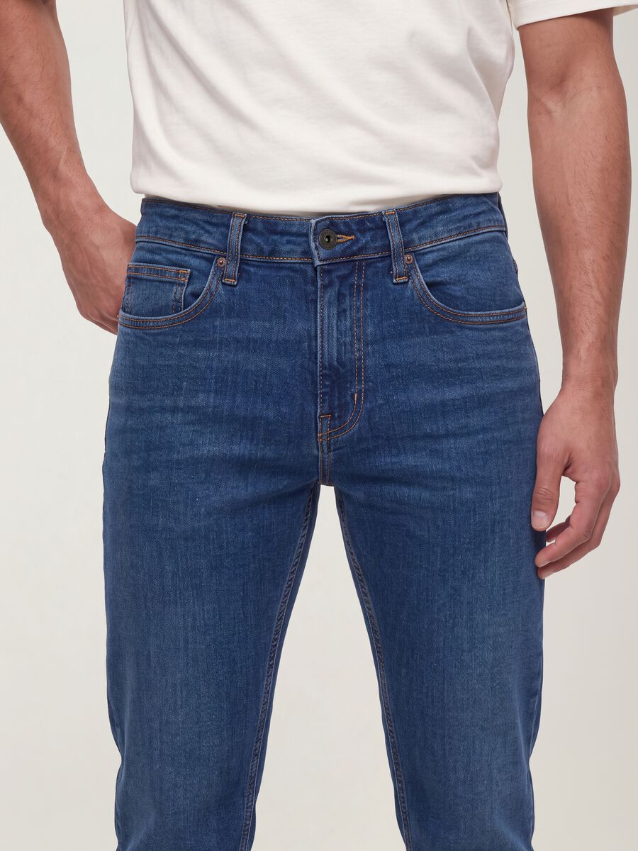 Blaue Slim-Fit-Jeans aus Stretch-Baumwolle_3