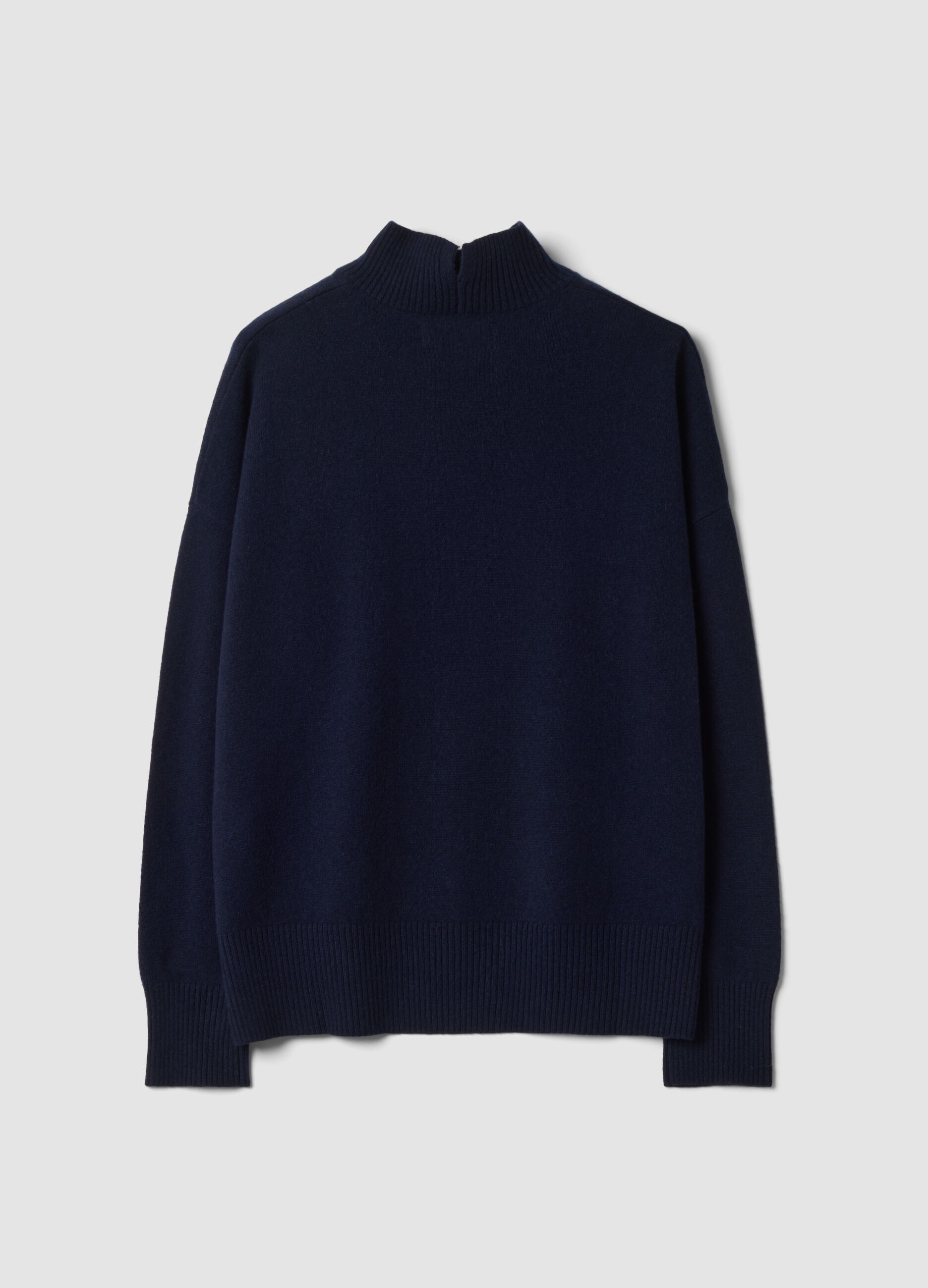 Blauer Pullover aus reiner Wolle mit Stehkragen, Oversized-Fit