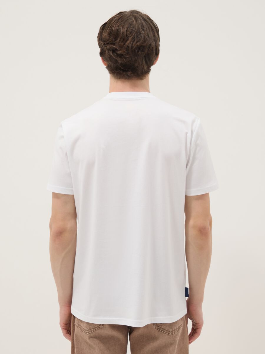 Wei&szlig;es T-Shirt aus reiner Baumwolle mit Print, Regular Fit_3
