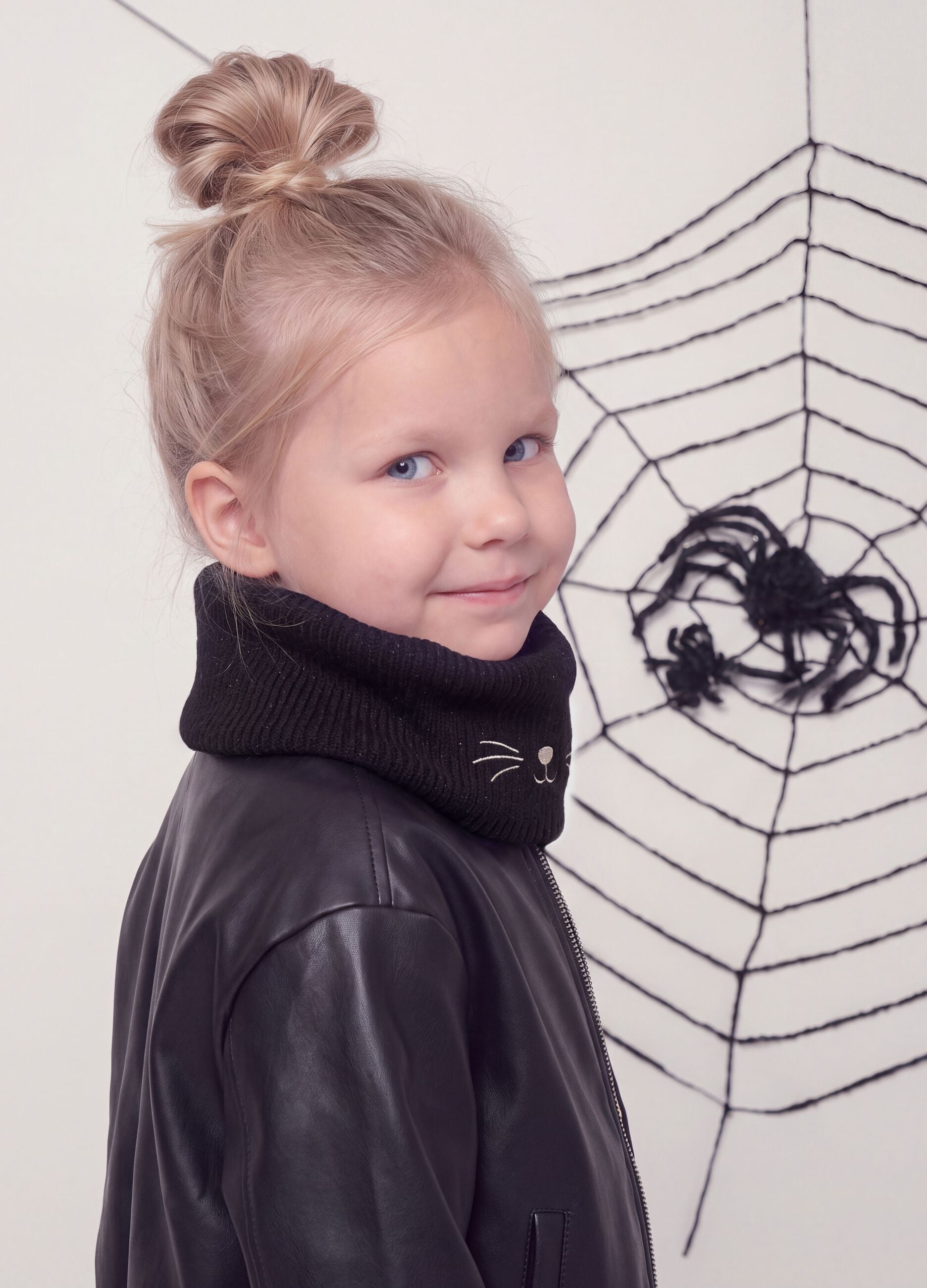Black ribbed stretch scarf
