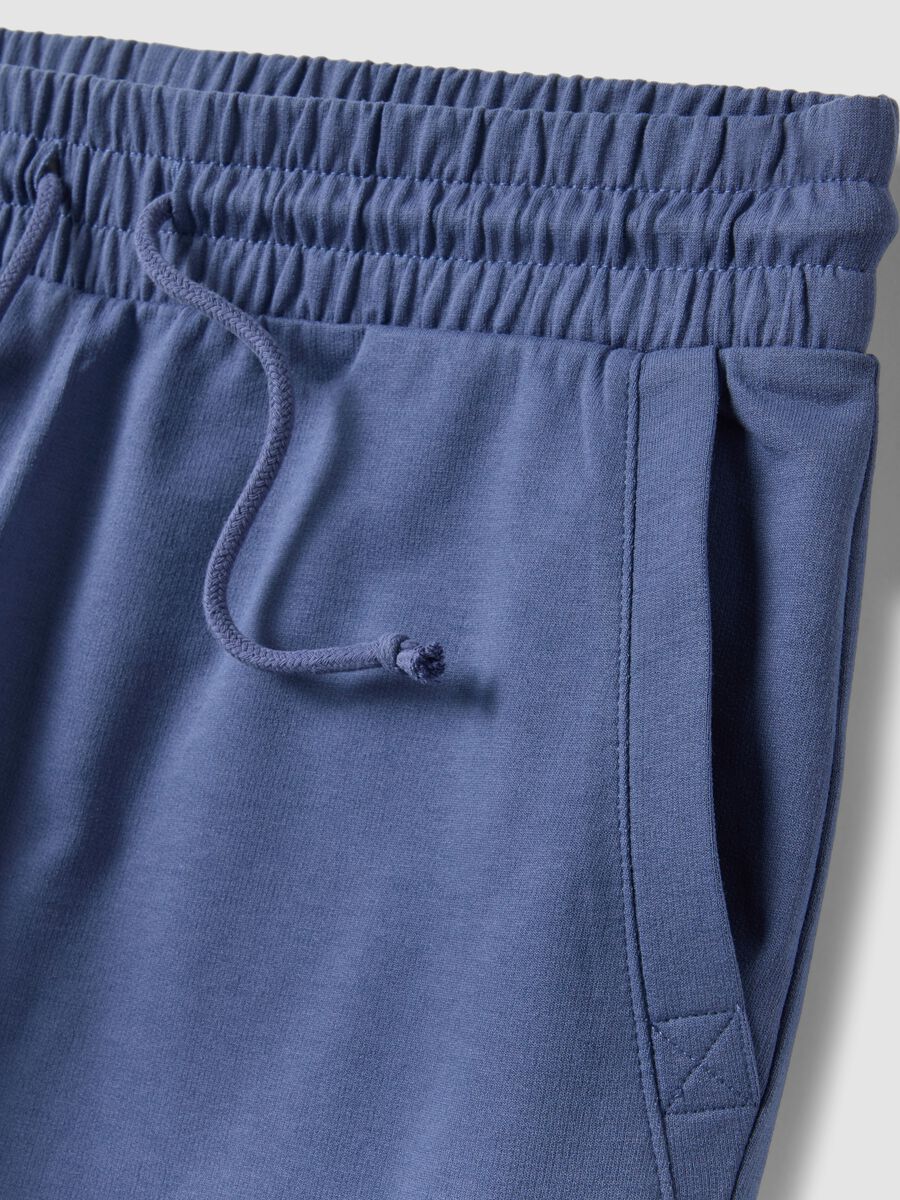 Blue cotton blend regular fit shorts_5