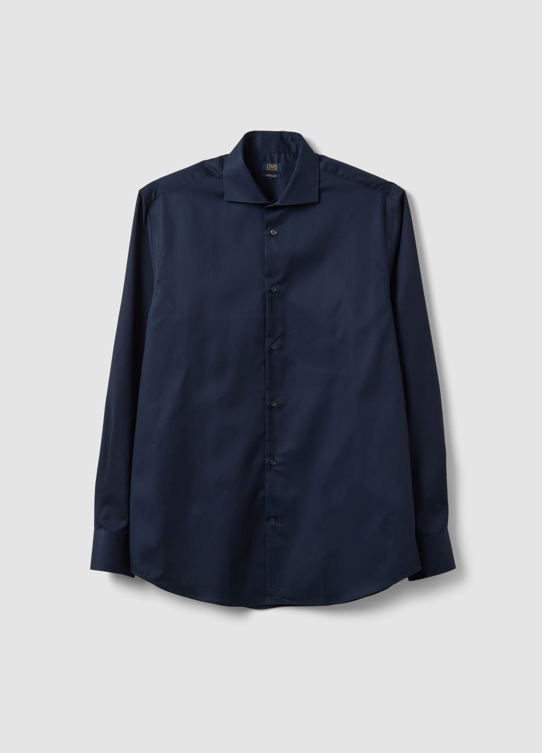 Camisa azul em algod&atilde;o puro com colarinho cl&aacute;ssico, corte regular, sem passar a ferro