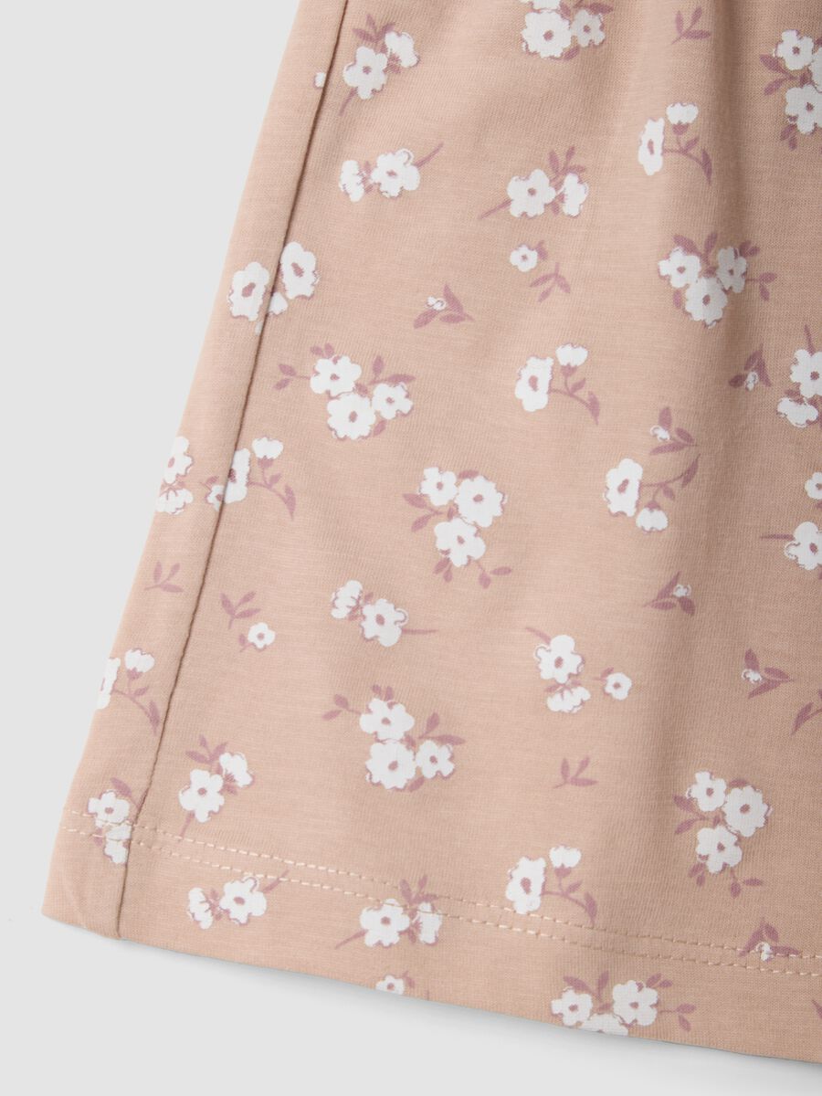 Beige Shorts aus reiner Baumwolle f&uuml;r M&auml;dchen mit Blumenmuster_2