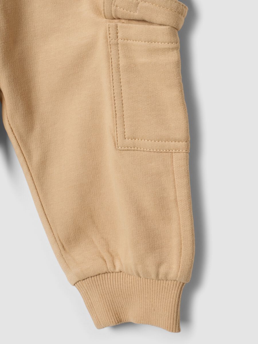 Beige organic cotton cargo trousers with drawstring for baby_3