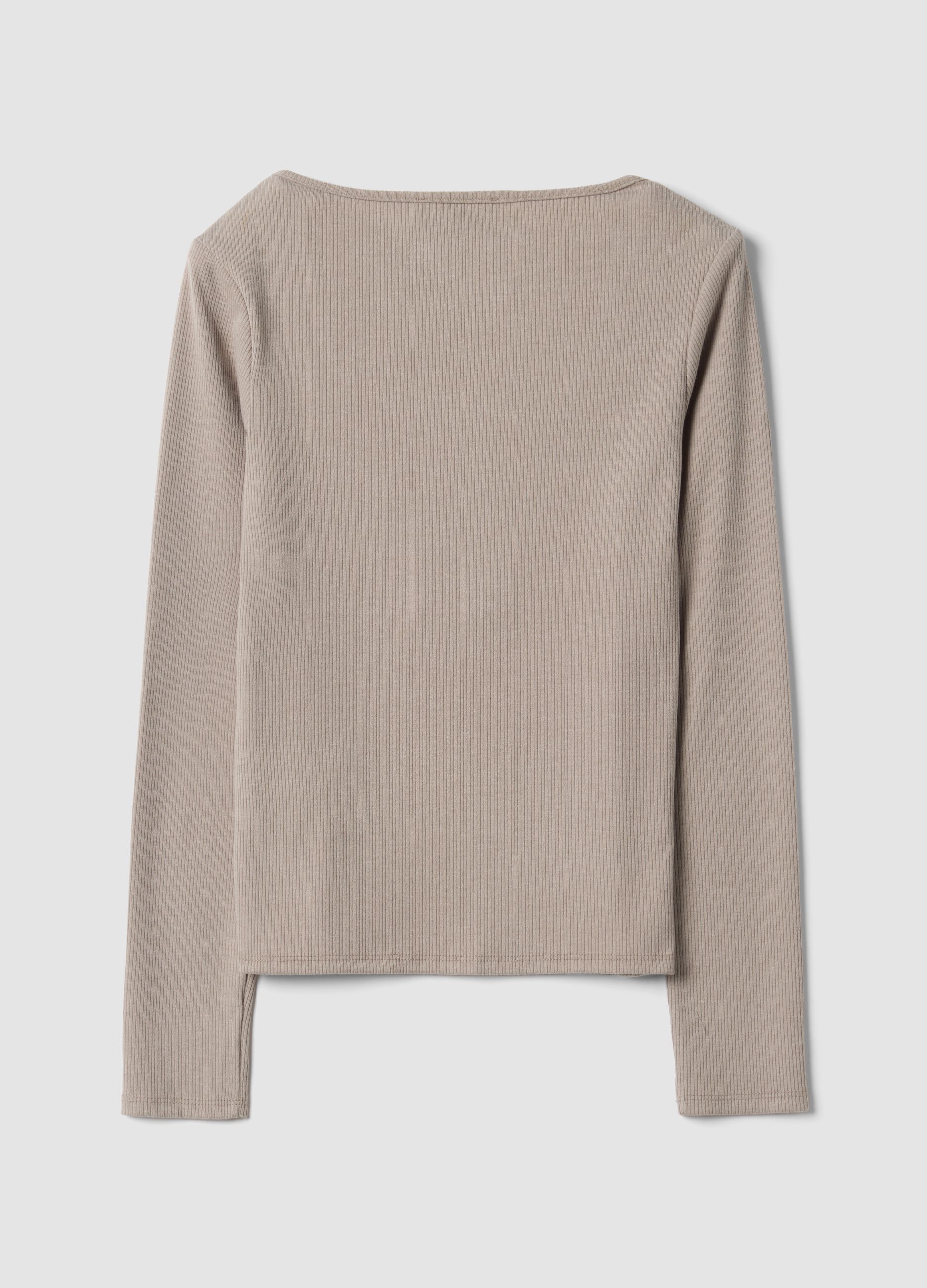 T-shirt bege em viscose el&aacute;stica com gola redonda