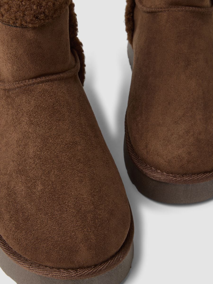 Brown ankle boots with trim_1