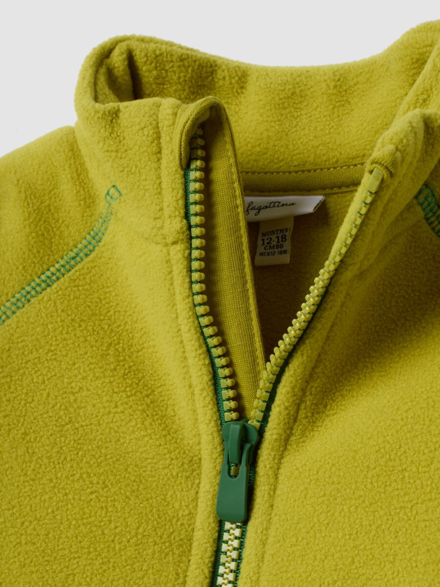 Felpa verde con girocollo e zip in pile regular fit_3