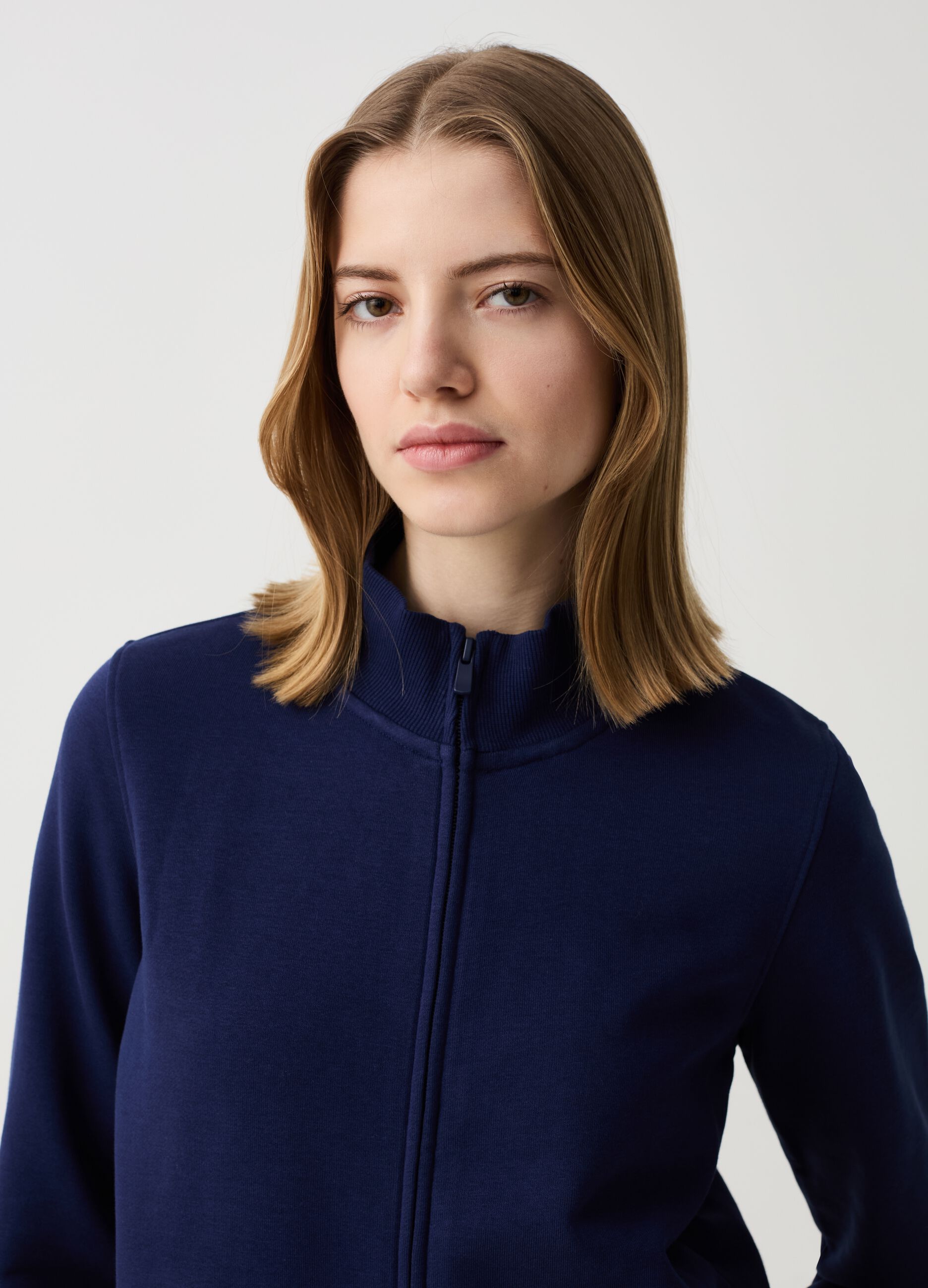 Essential full-zip sweatshirt in fleece with high neck