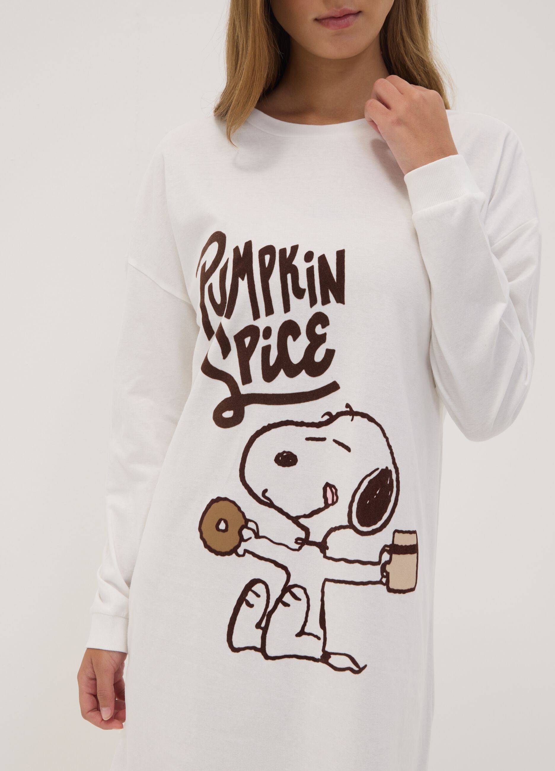 Cream white pure cotton nightshirt with Peanuts print