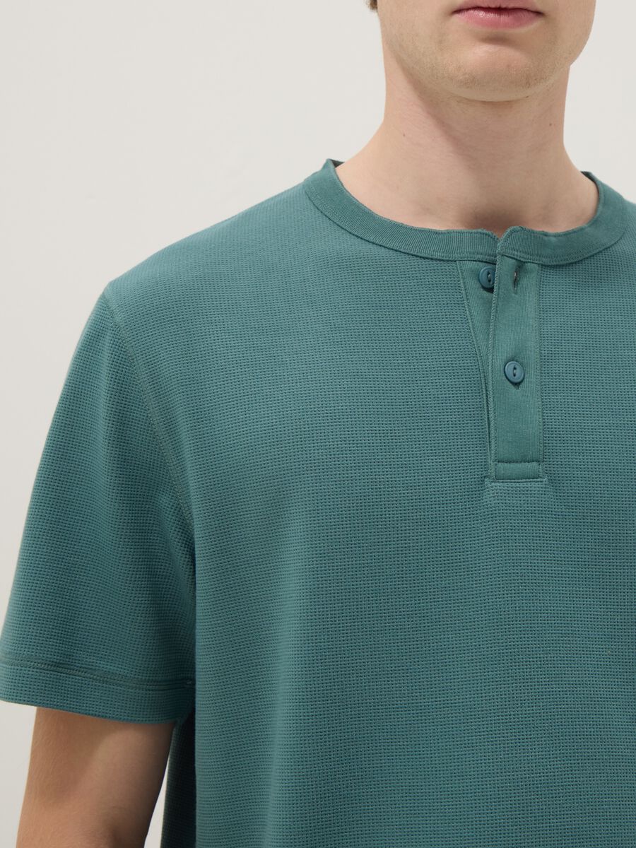 Green short-sleeve regular fit T-shirt with seraphim neck_3