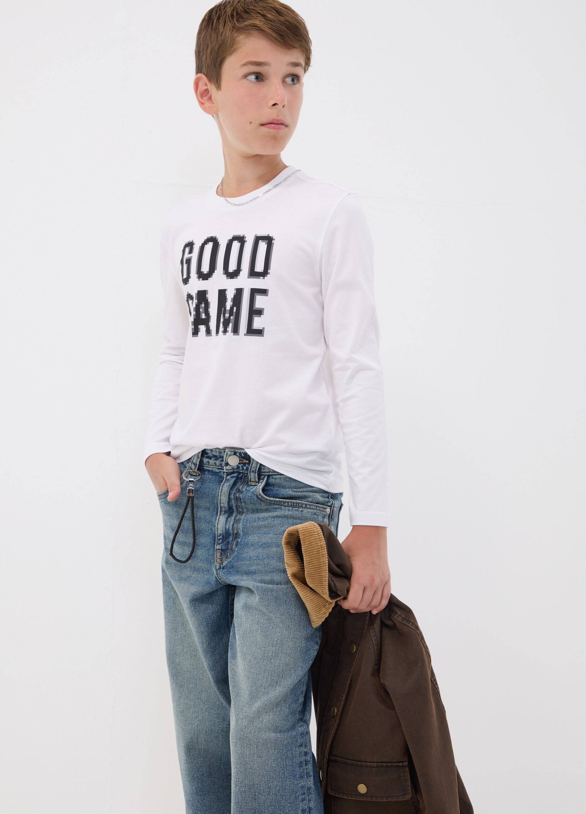 &Lambda;&epsilon;&upsilon;&kappa;ό T-shirt &alpha;&pi;ό 100% &omicron;&rho;&gamma;&alpha;&nu;&iota;&kappa;ό &beta;&alpha;&mu;&beta;ά&kappa;&iota; &mu;&epsilon; &sigma;&tau;ά&mu;&pi;&alpha; &laquo;Good Game&raquo; &gamma;&iota;&alpha; &alpha;&gamma;ό&rho;&iota;