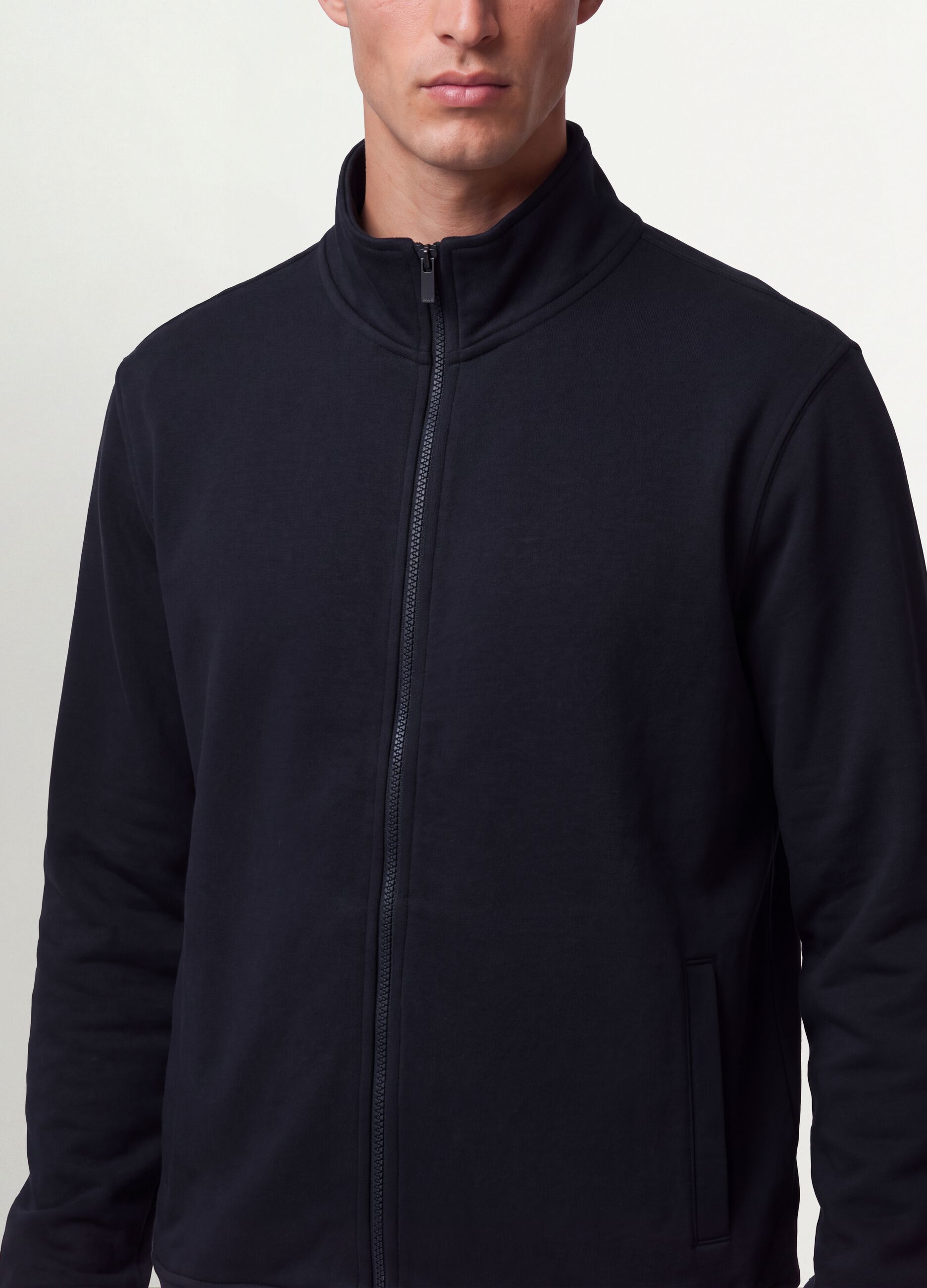 Sweatshirt azul em mistura de algod&atilde;o com gola redonda e fecho de correr, regular fit