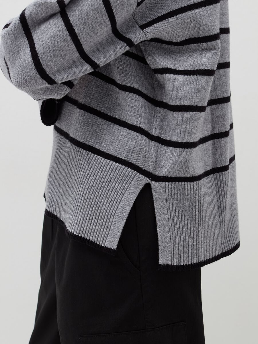 Striped pullover with slits_2