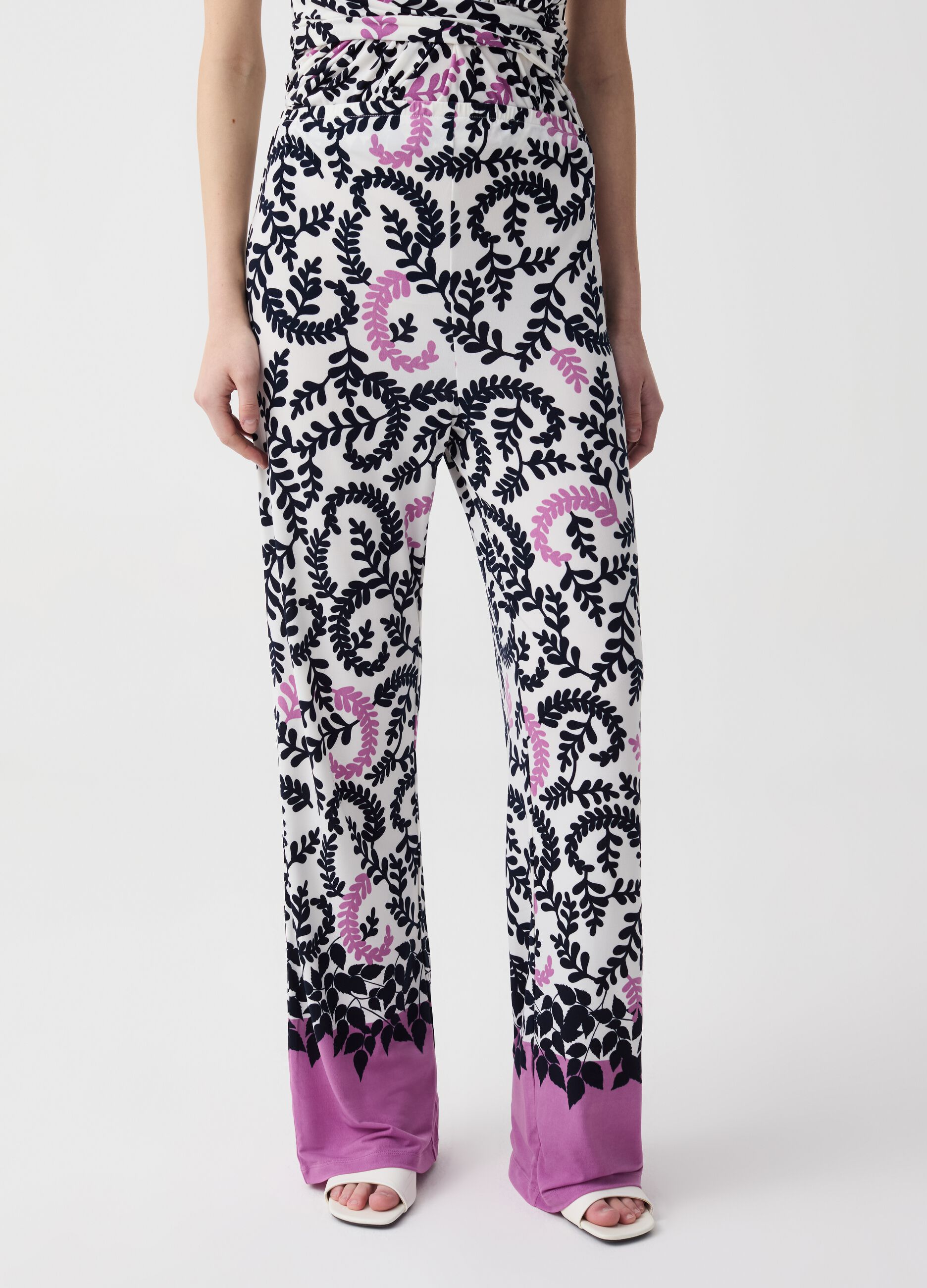 Maternity trousers with foliage print