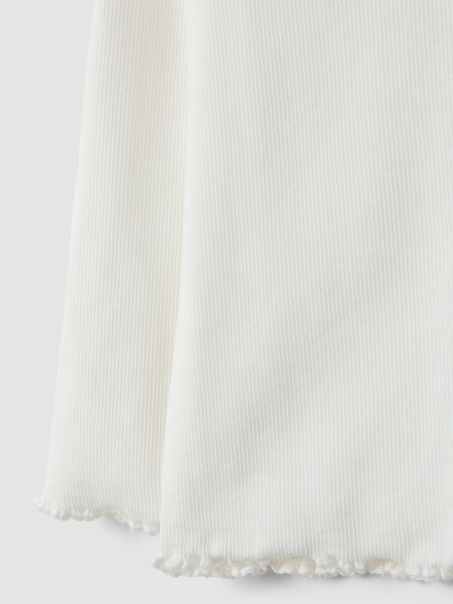 &Lambda;&epsilon;&upsilon;&kappa;ό slim fit &rho;&iota;&mu;&pi; &mu;&pi;&lambda;&omicron;&upsilon;&zeta;ά&kappa;&iota; &alpha;&pi;ό &epsilon;&lambda;&alpha;&sigma;&tau;&iota;&kappa;ό &beta;&alpha;&mu;&beta;ά&kappa;&iota; &gamma;&iota;&alpha; &kappa;&omicron;&rho;&iota;&tau;&sigma;ά&kappa;&iota;_2