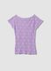 T-shirt viola in tessuto elasticizzato con texture floreale in rilievo_1