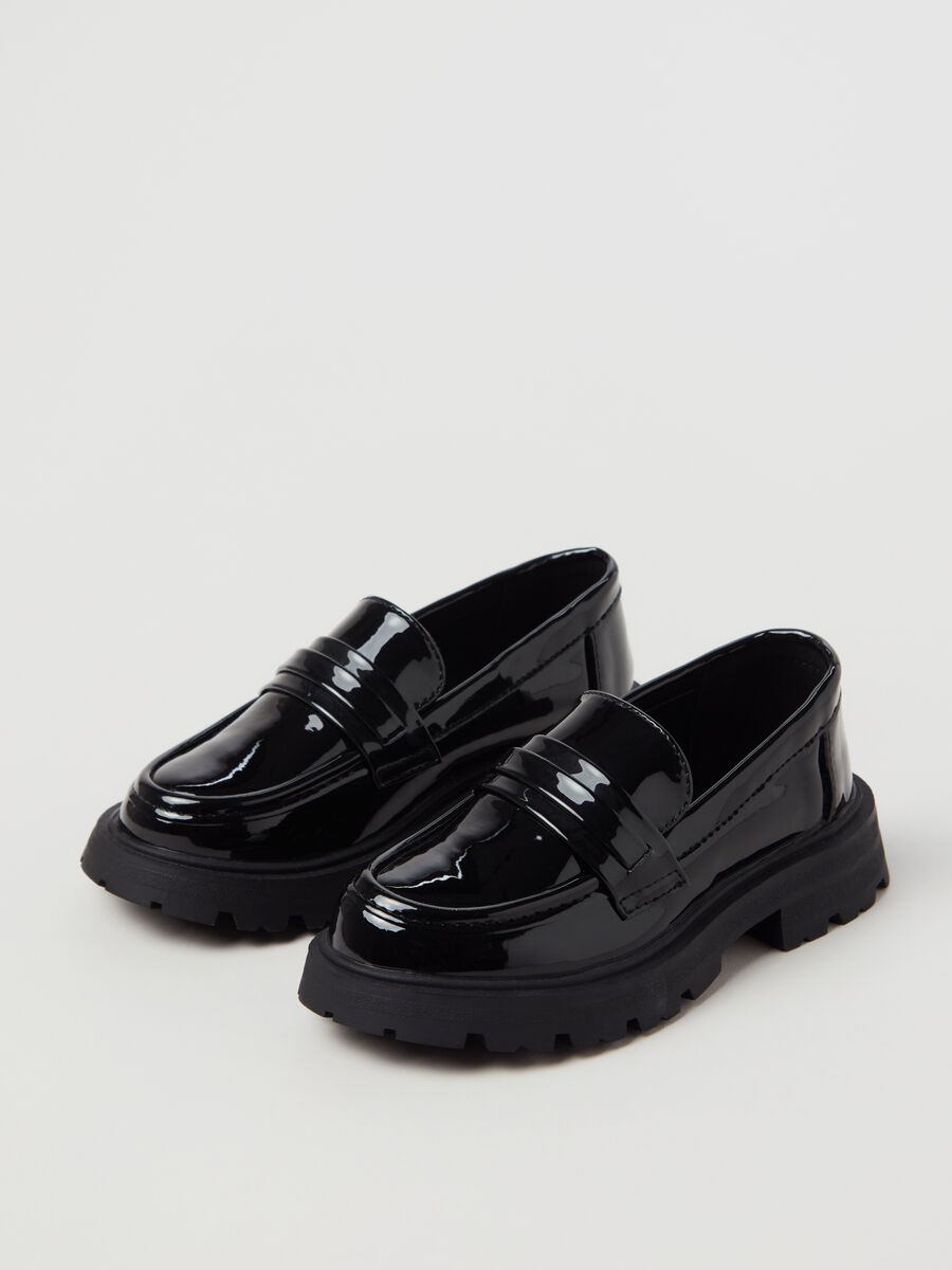 Patent effect loafers with thick sole_1