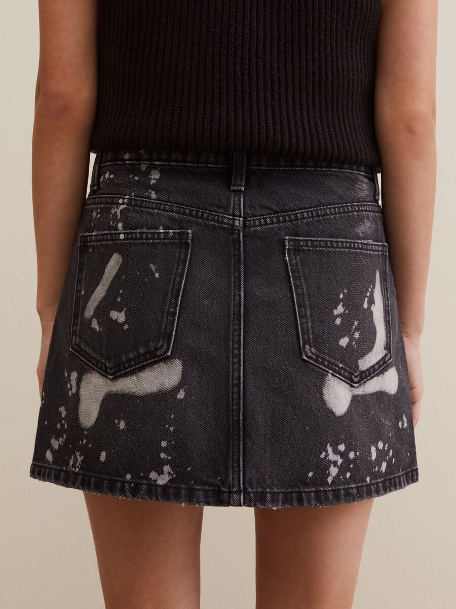 Denim miniskirt with print_3