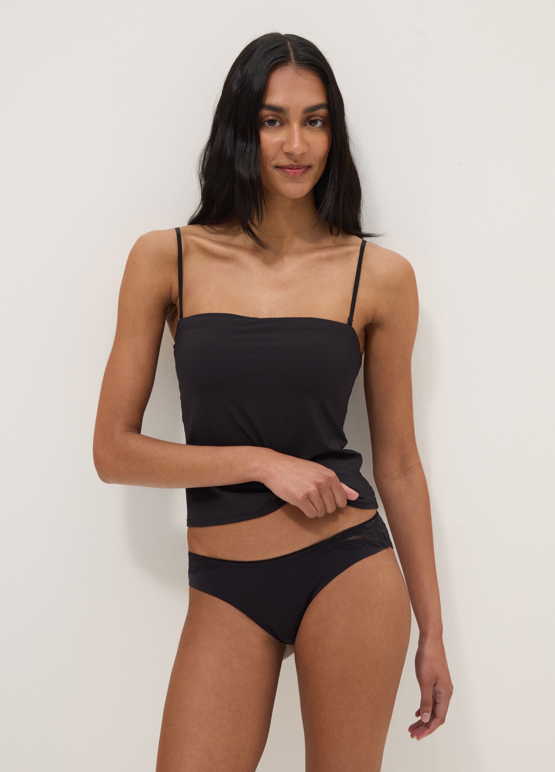 Schwarzes Tanktop mit quadratischem Ausschnitt im Regular Fit