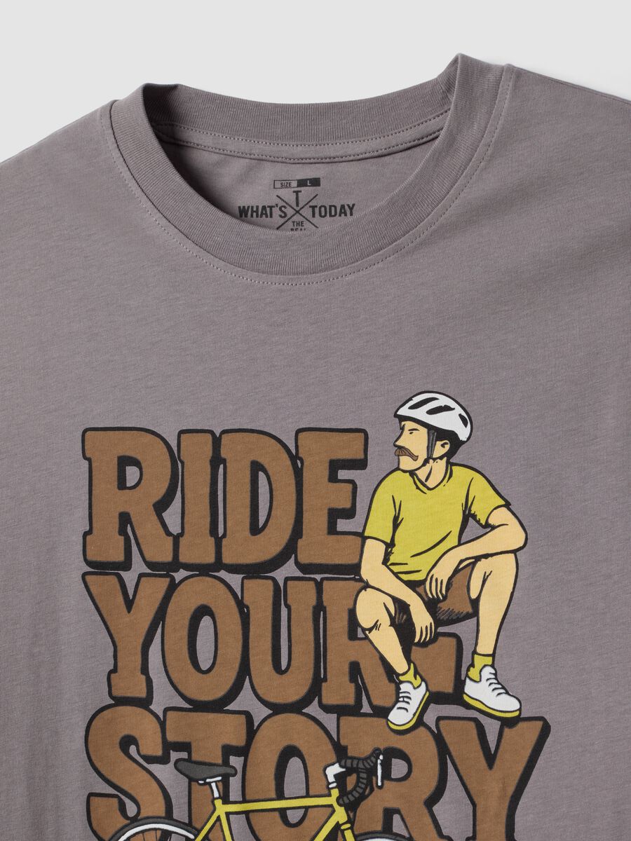 Graues T-Shirt aus reiner Baumwolle mit Frontprint, Regular Fit_5
