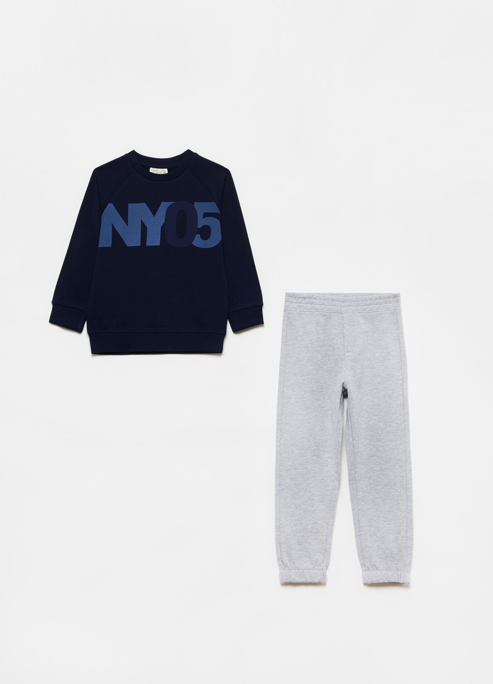 Jogging set with trousers and sweatshirt with round neck