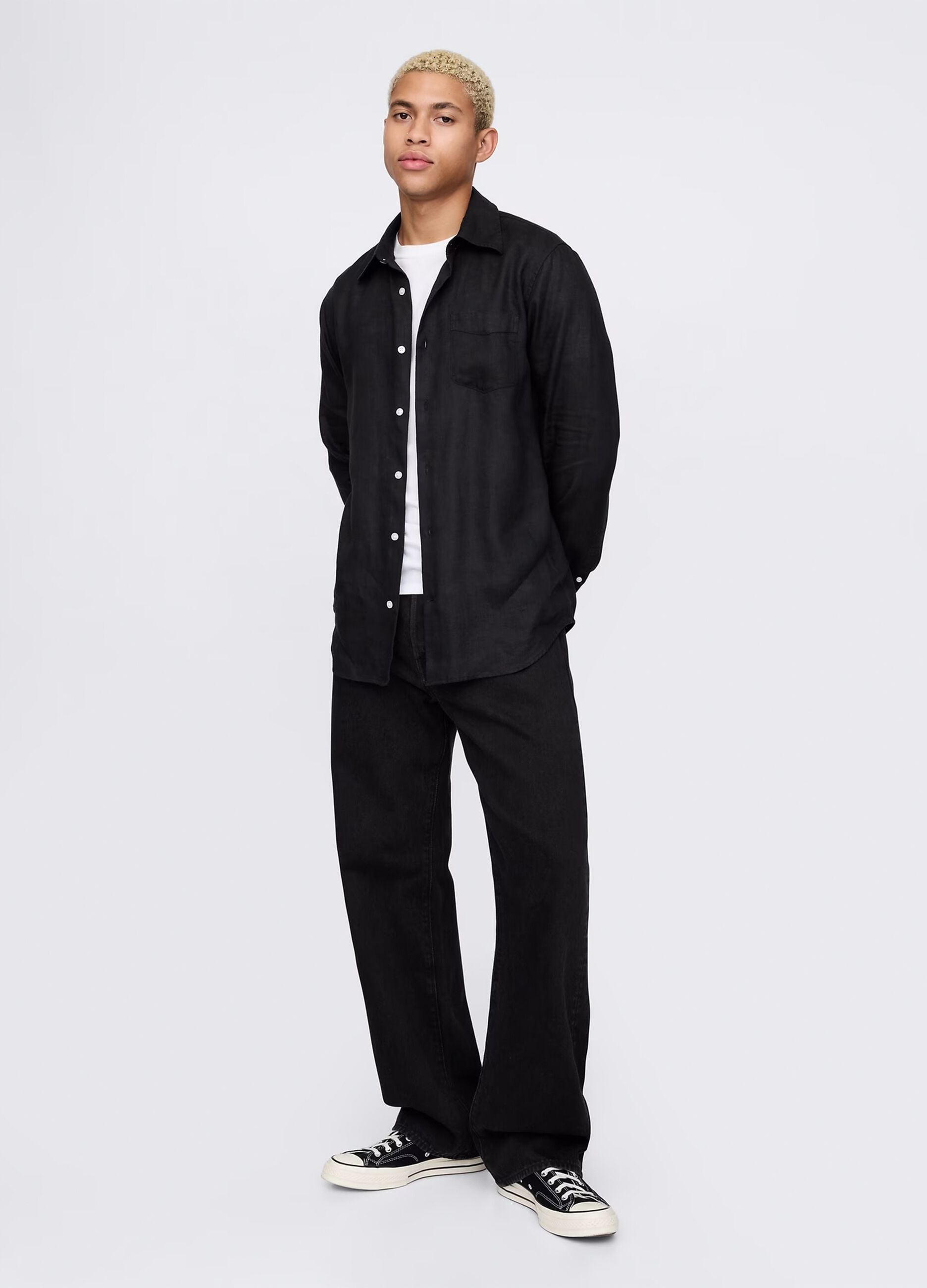 Black shirt with long sleeves in linen