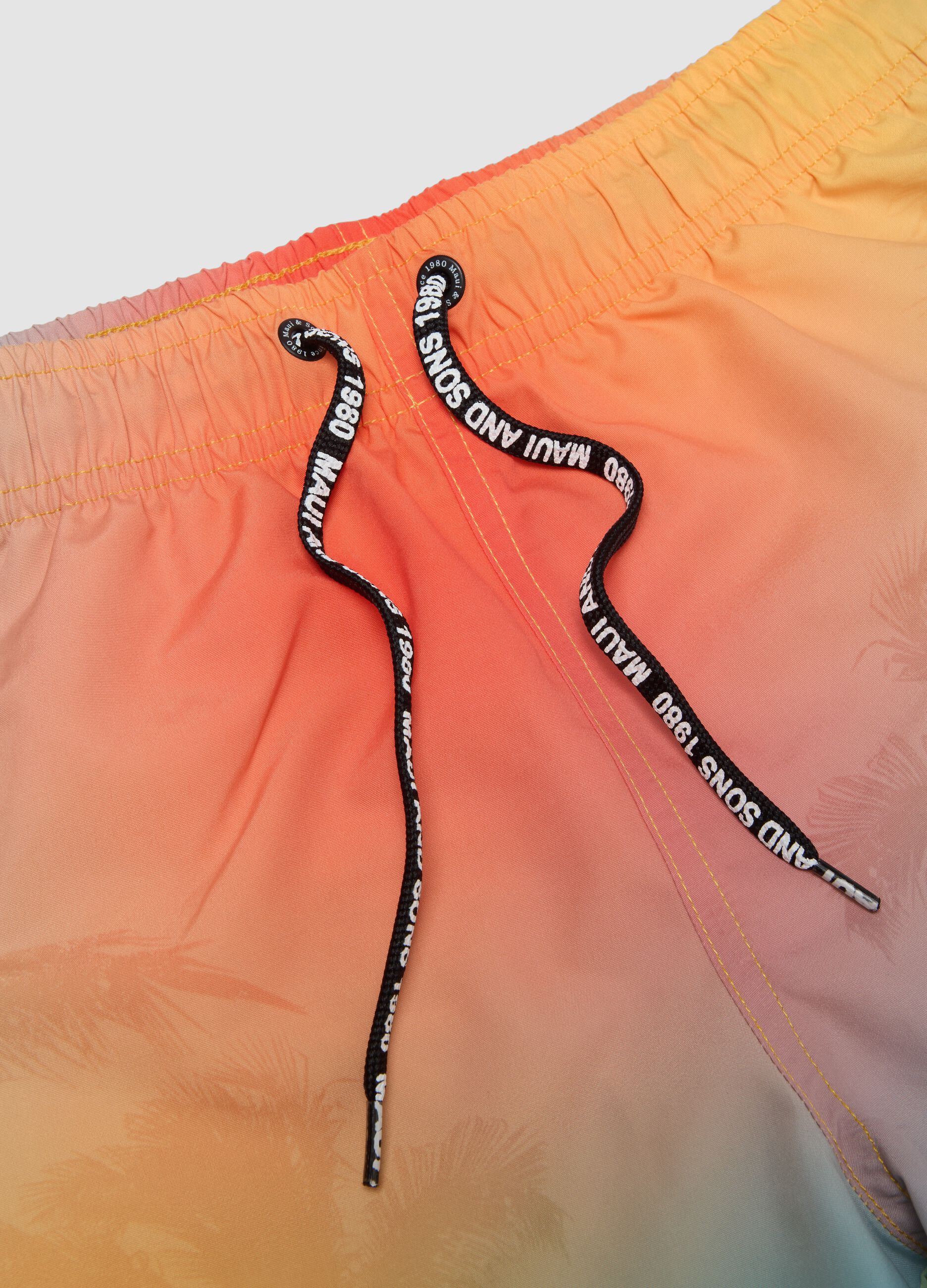 Jungen-Badeshorts in Multicolor mit Farbverlauf und Tropical-Print