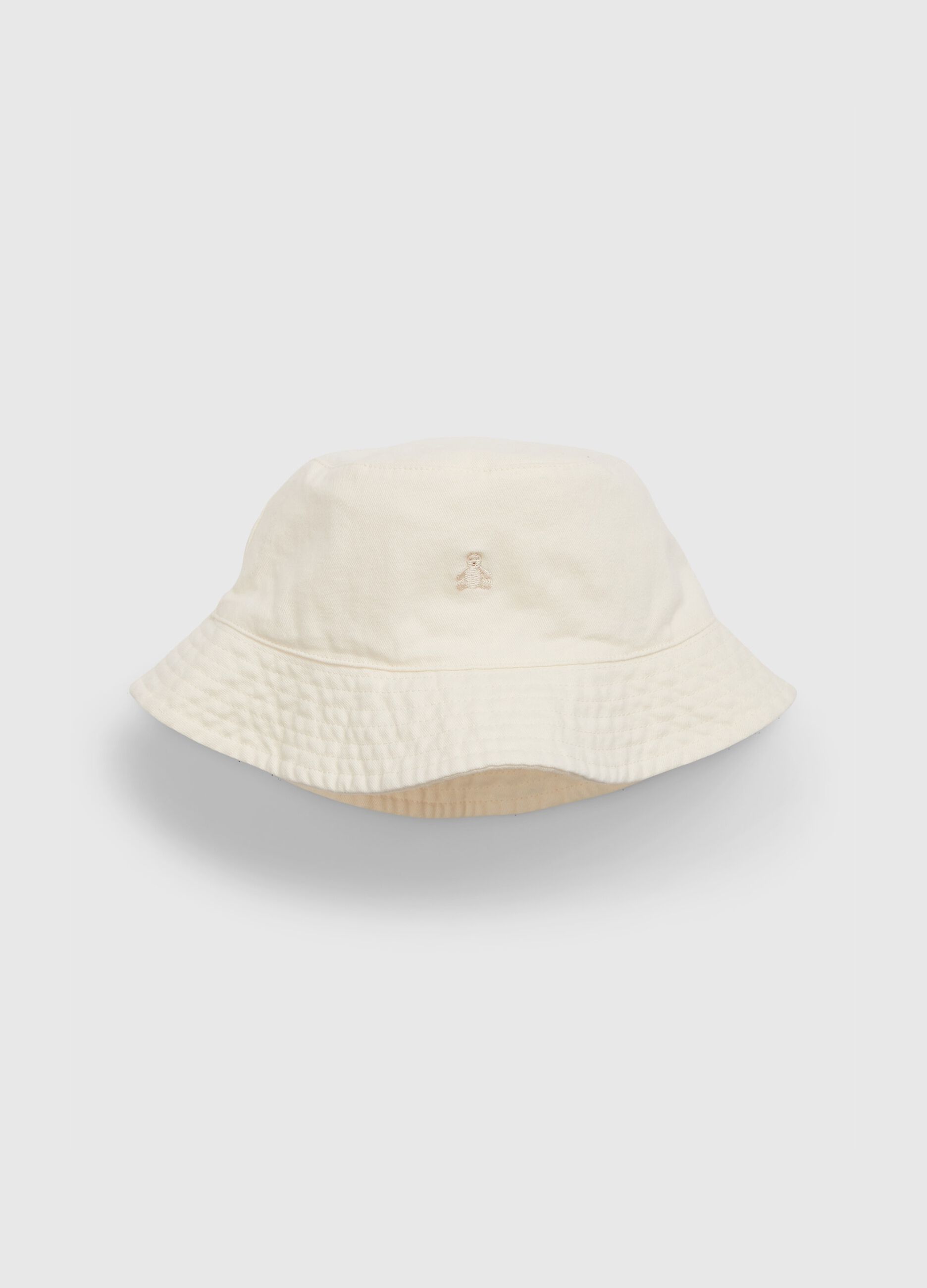 Sombrero de pescador con osito bordado