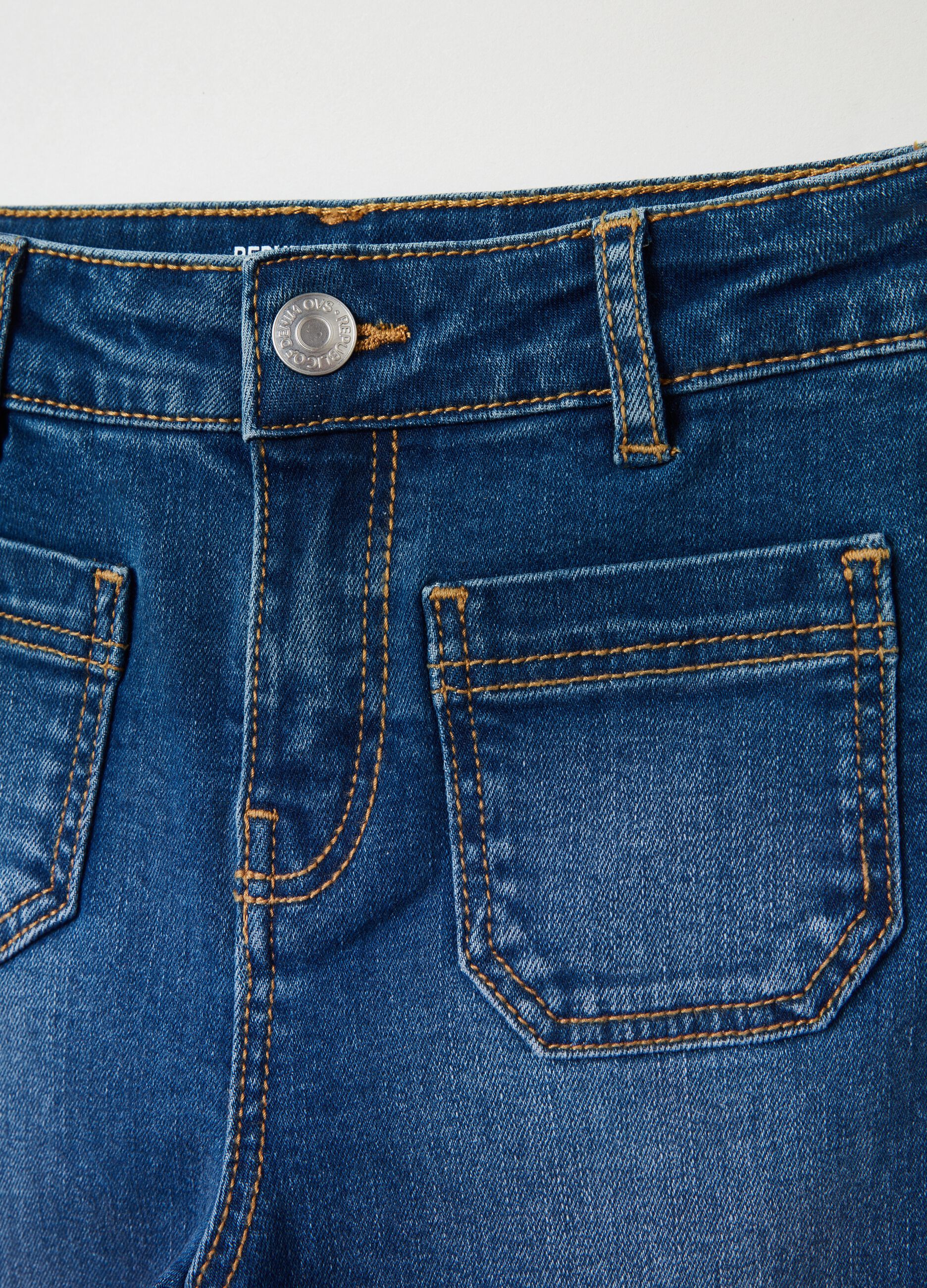 Straight-fit jeans with pockets_2