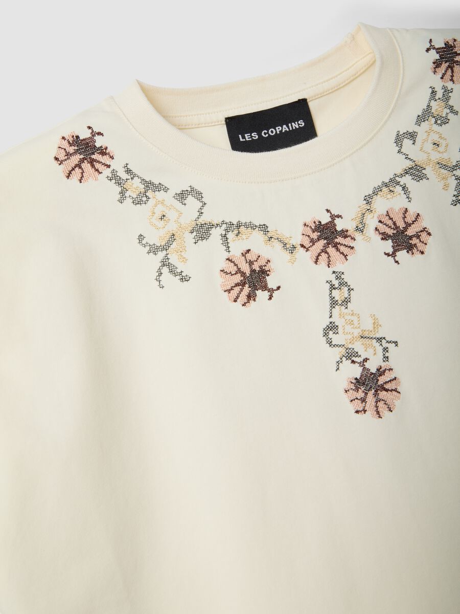 &Auml;rmelloses wei&szlig;es Baumwollmischung Regular Fit T-Shirt mit Stickereien_5