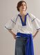 Wei&szlig;e Bluse aus reiner Baumwolle mit blauer Paspelierung, Regular Fit_0