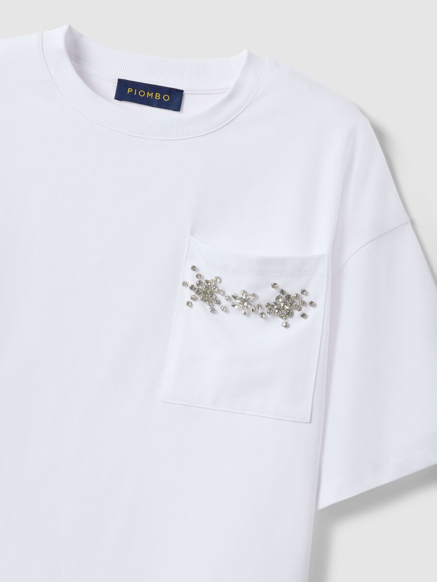 White cotton blend relaxed fit T-shirt with decorative pocket_5
