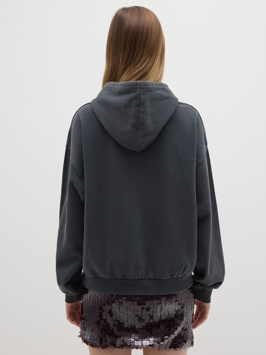 Grey cotton blend regular fit hoodie with print_3