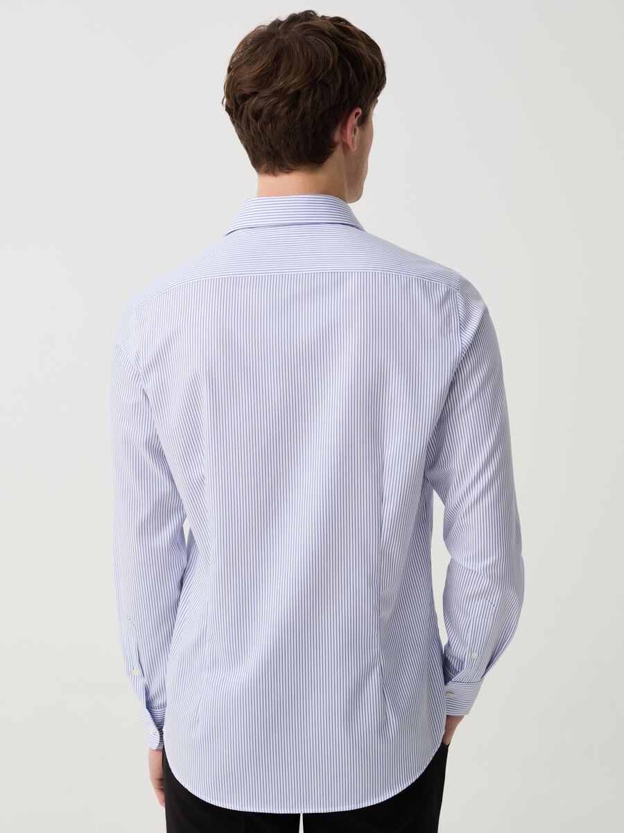 Slim-fit shirt in no-iron cotton with slim stripes_1
