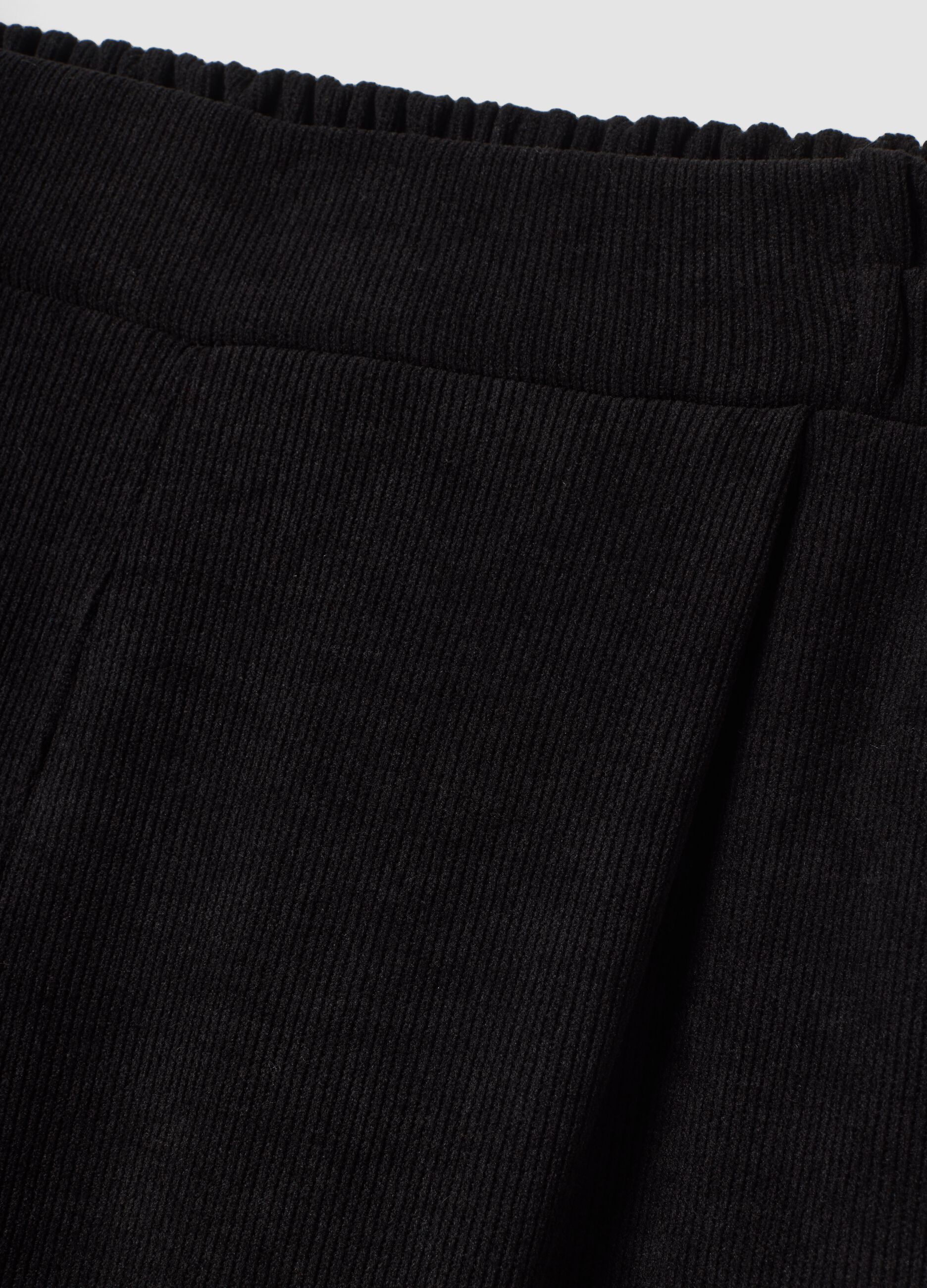 Schwarze Ripp-Hose aus Stretchmaterial, Regular Fit