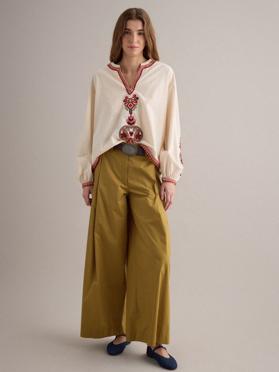 White pure cotton regular-fit shirt with embroidery and V-neck_2