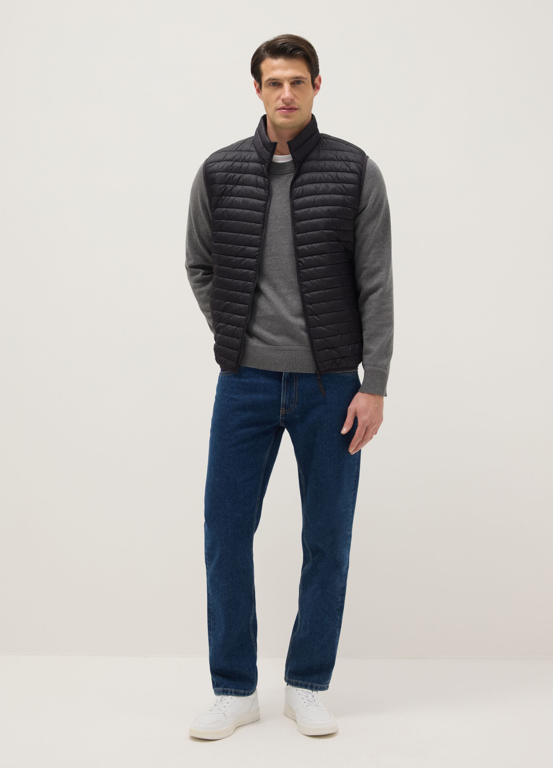 Colete ultraleve preto ajuste regular sem capuz