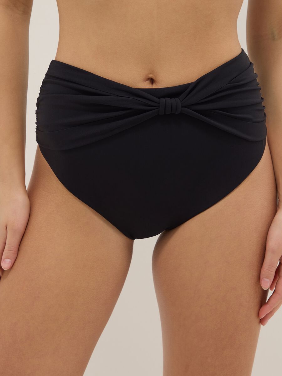 Black bikini bottoms with knotted detail in stretchy shaping fabric_1