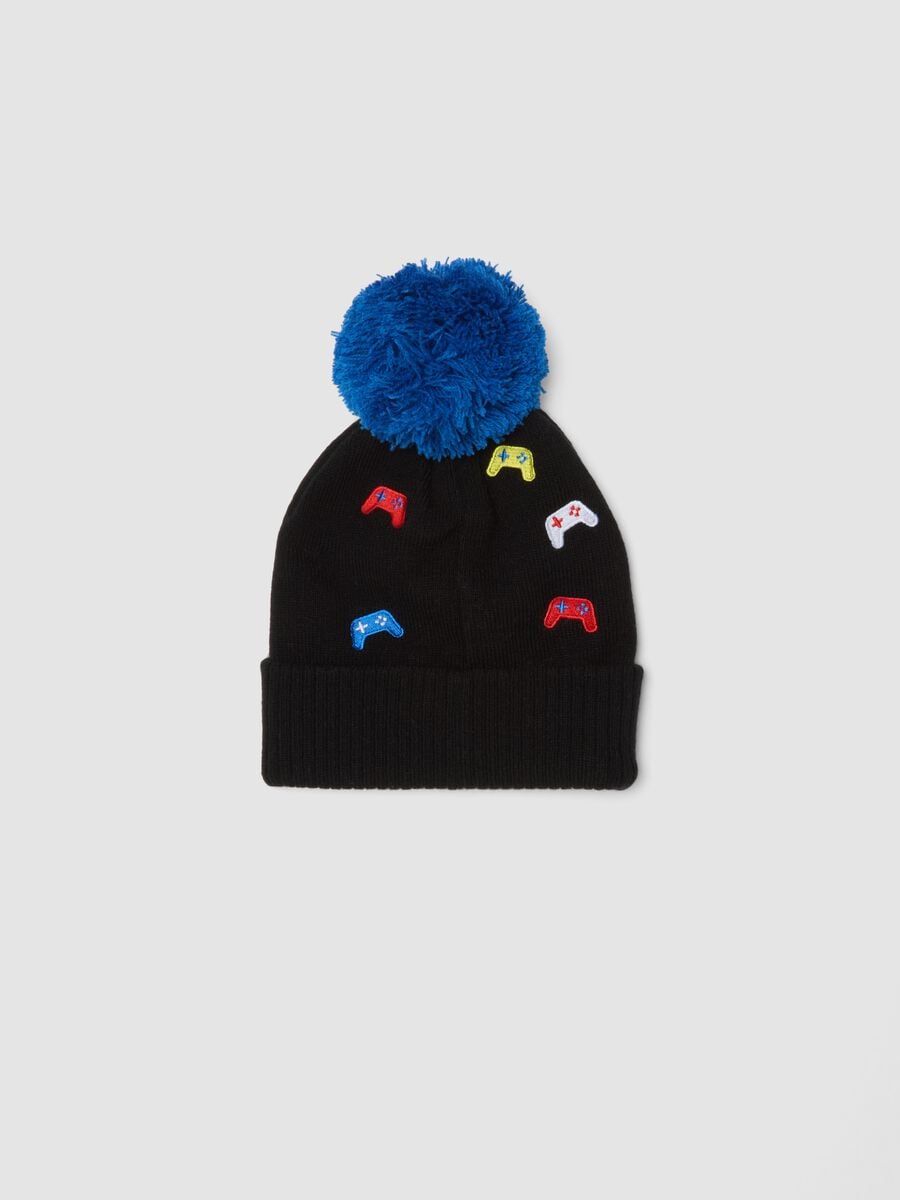 Schwarze M&uuml;tze mit blauem Bommel_1