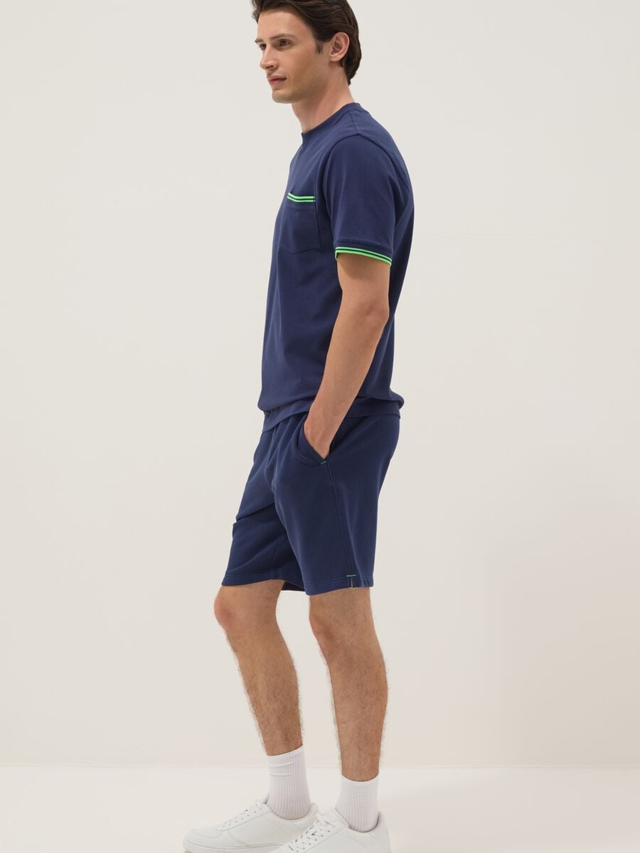Blaues T-Shirt aus Stretch-Baumwolle mit Brusttasche_3