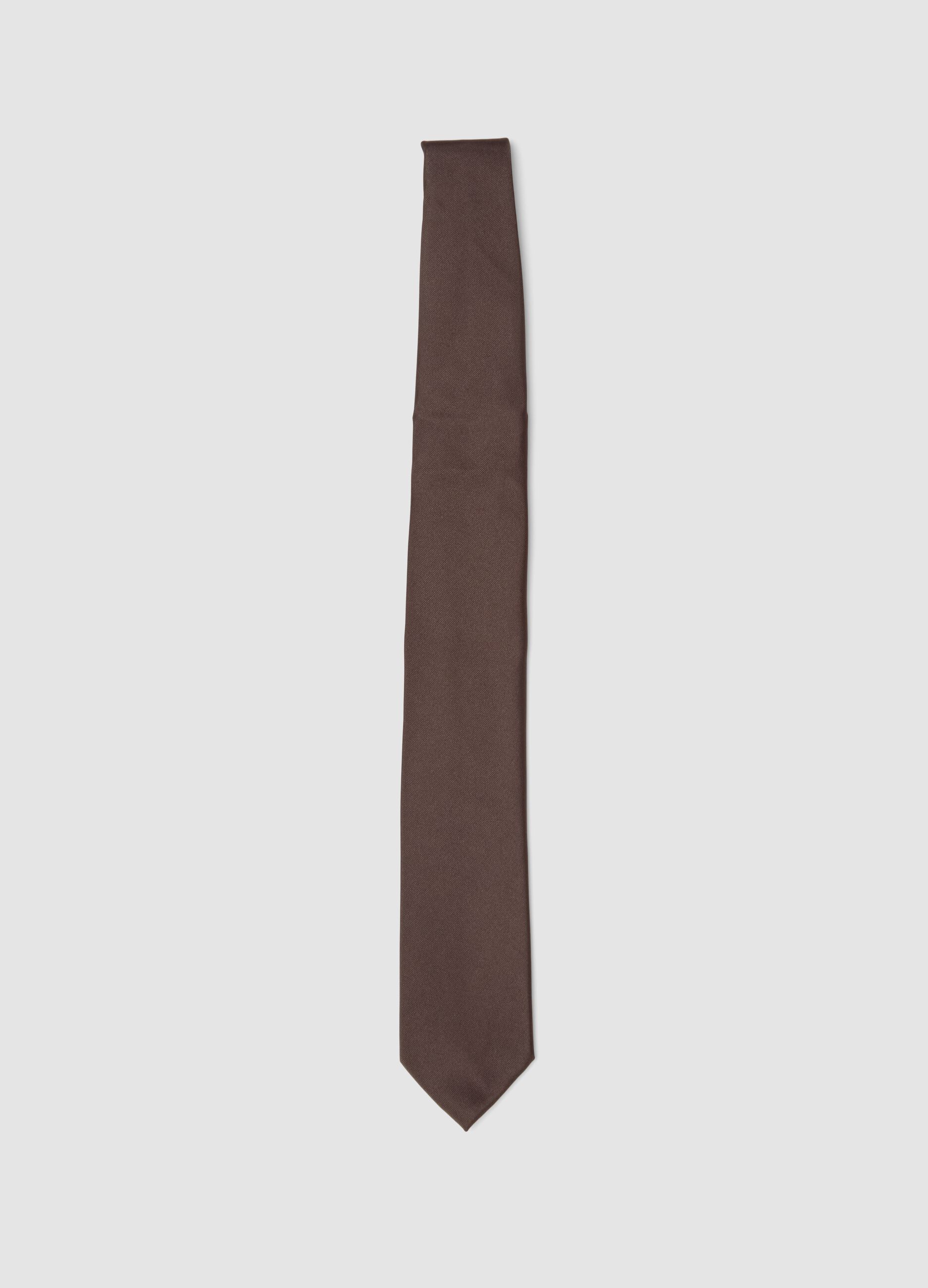 Dark brown tie with 7.5 cm blade