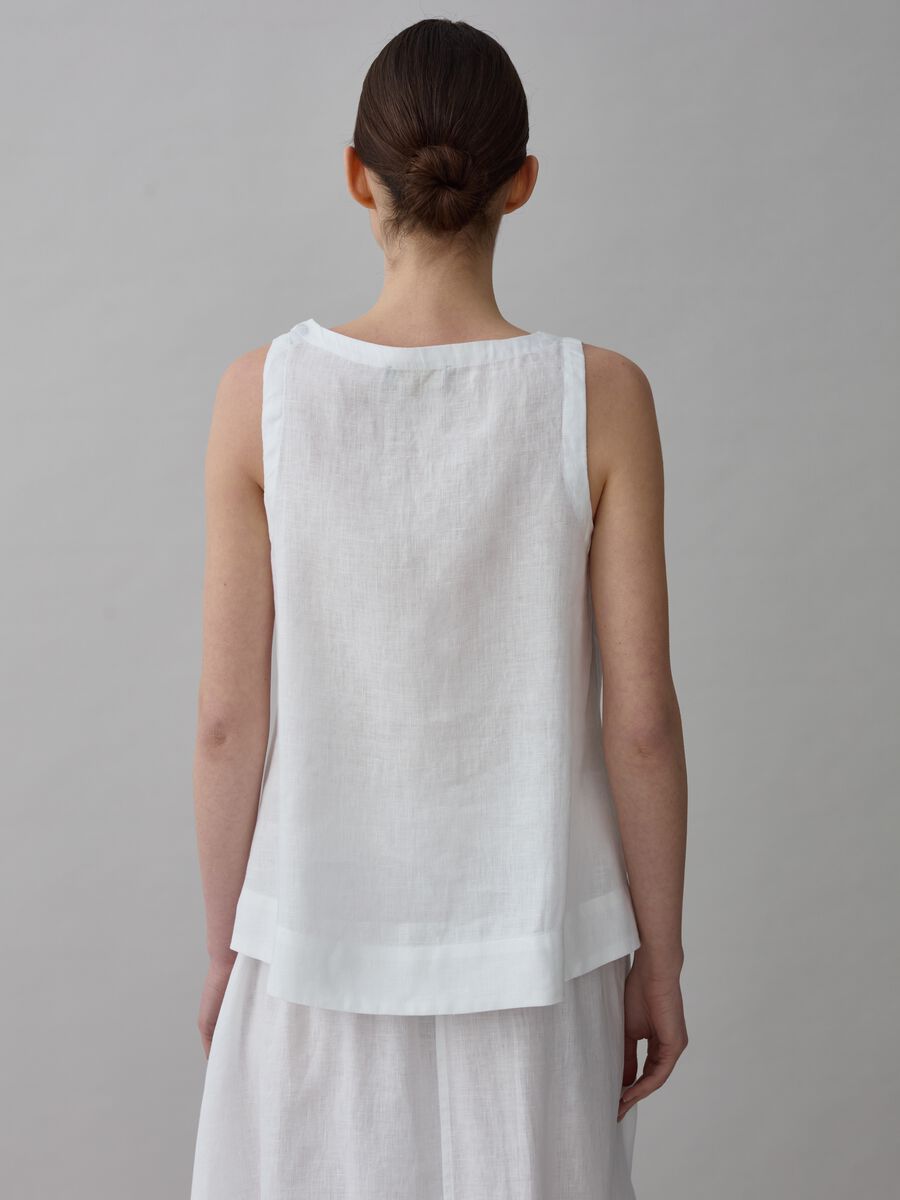 Sleeveless blouse in linen with V neck_2